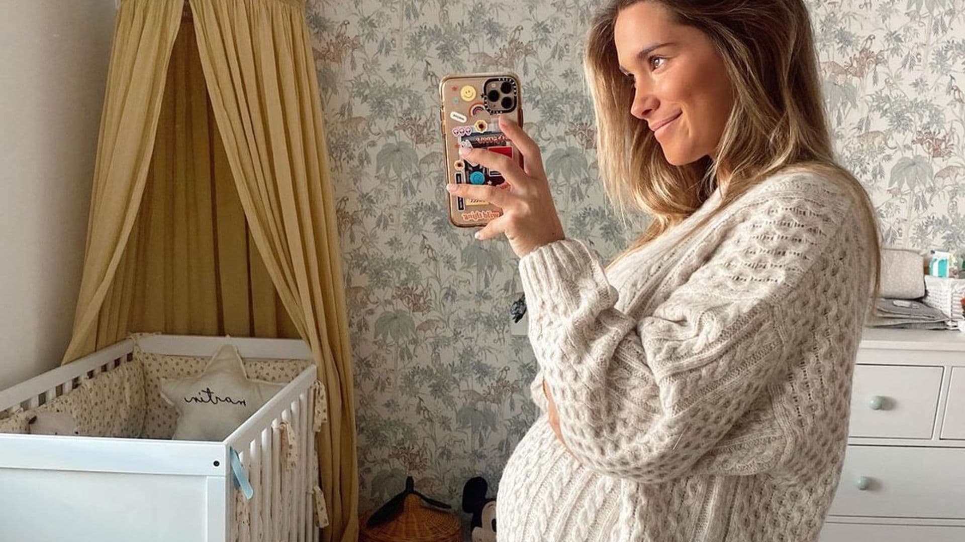 María Pombo comparte una ecografía de su bebé y sus fans alucinan: 'Se parece a ti'