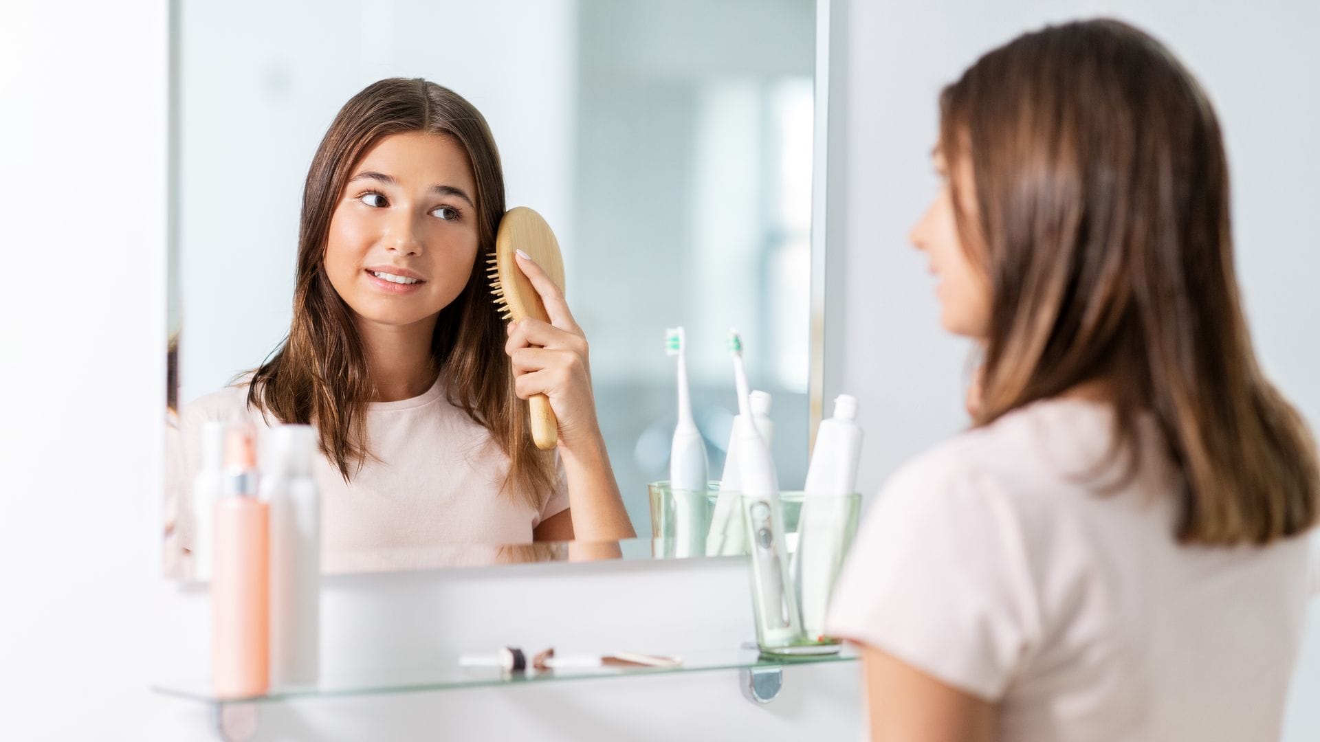 Adolescente en el espejo