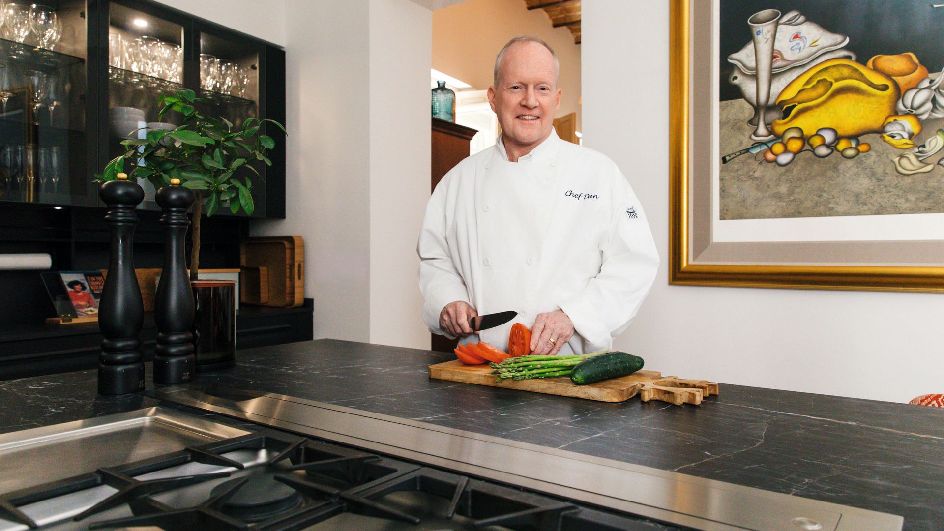 En la cocina el empresario desarrolla sus habilidades culinarias