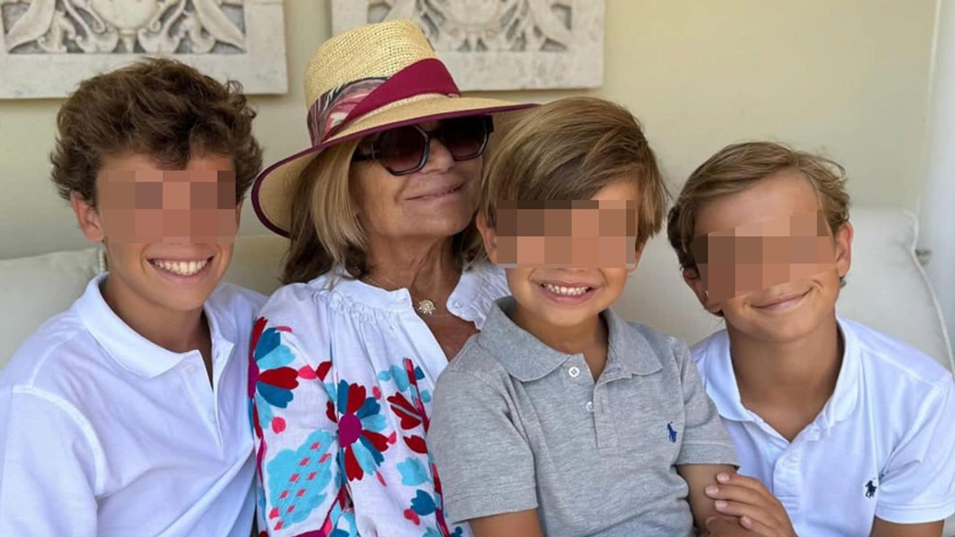 Cari Lapique y Carla Goyanes comienzan sus vacaciones familiares a punto de cumplirse el aniversario más triste