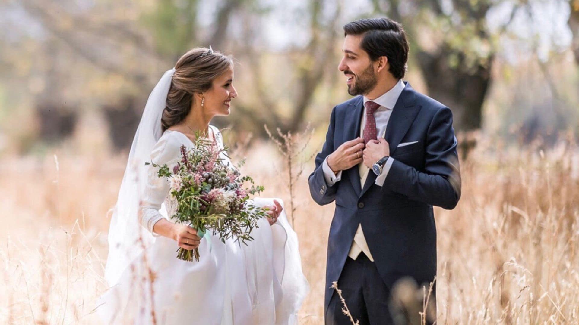 Laura, la novia del vestido sencillo con una espalda inolvidable