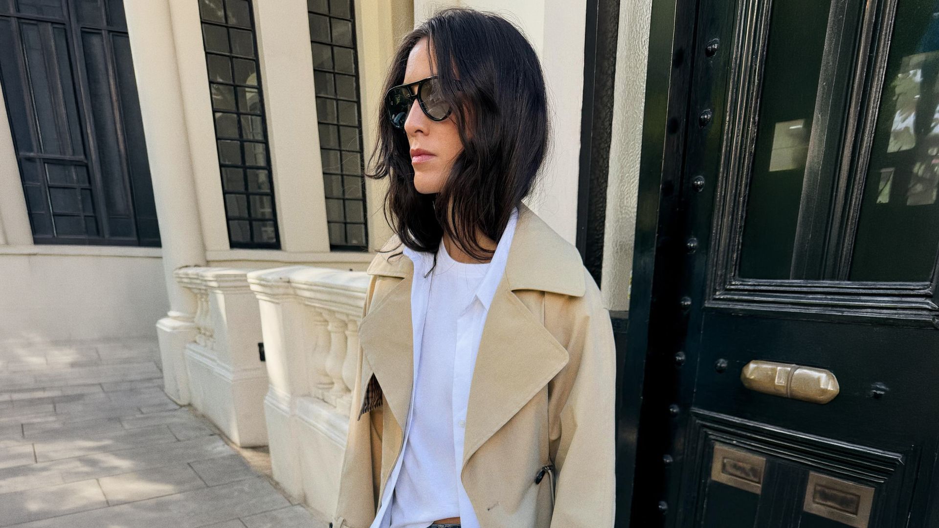 Una única gabardina de Zara y tres looks que te salvarán en la vuelta a la ciudad con el cambio de tiempo