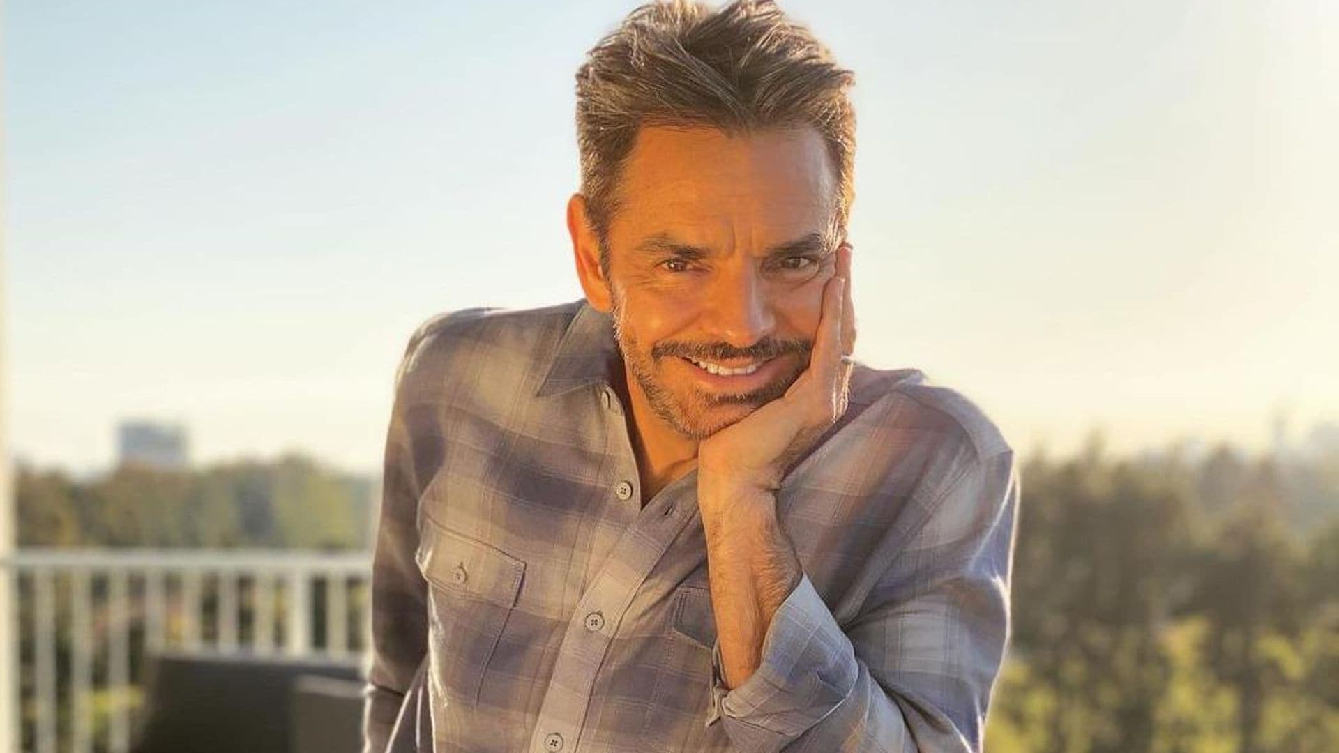 Eugenio Derbez se habría lastimado el hombro en el accidente que lo llevó a quirófano