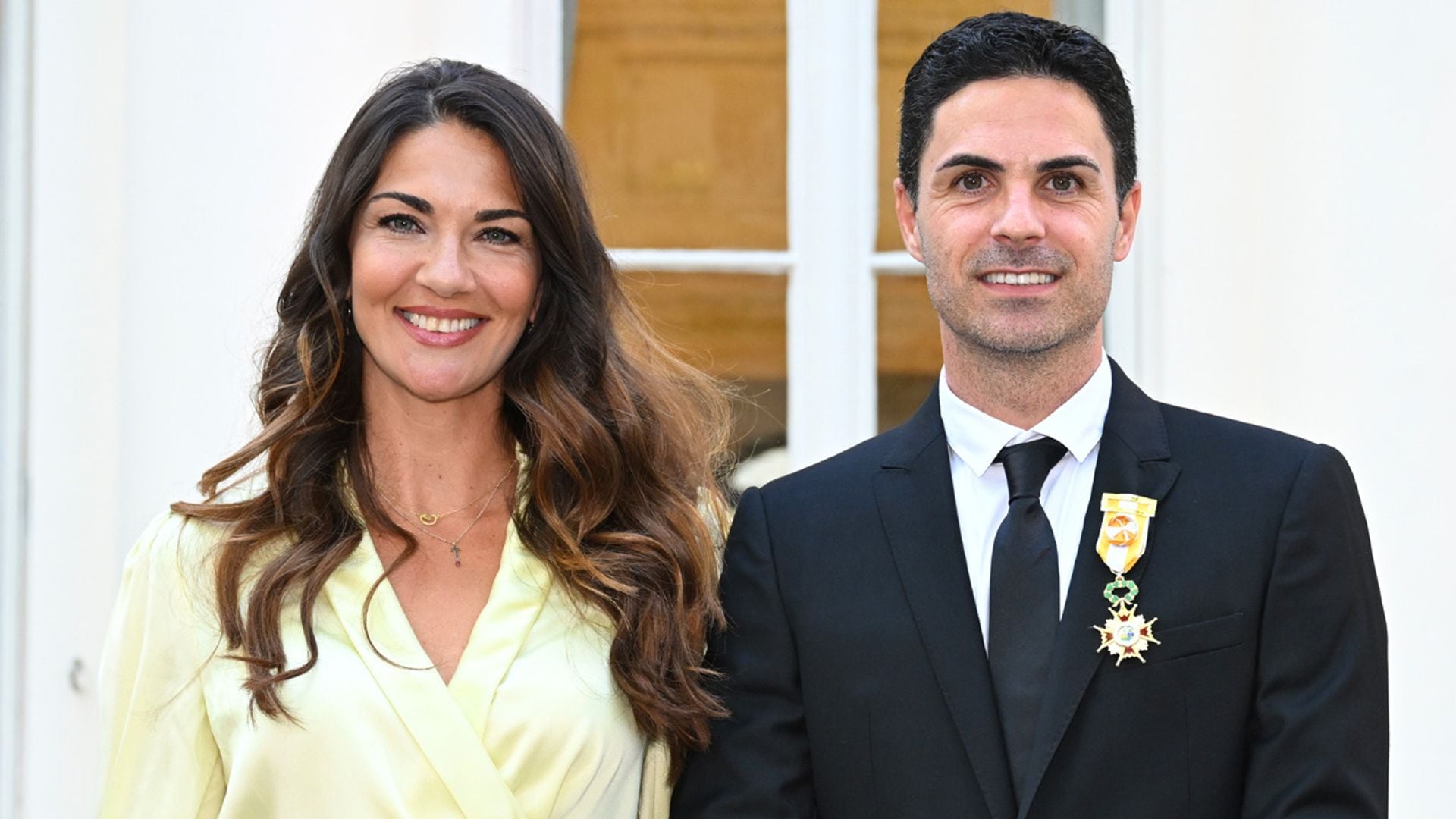 Lorena Bernal, muy orgullosa de Mikel Arteta, que acaba de recibir una importante condecoración