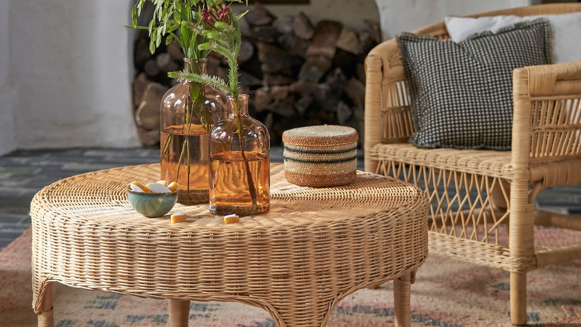 Muebles de mimbre.