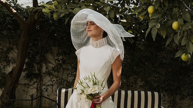novia viral con sombrero