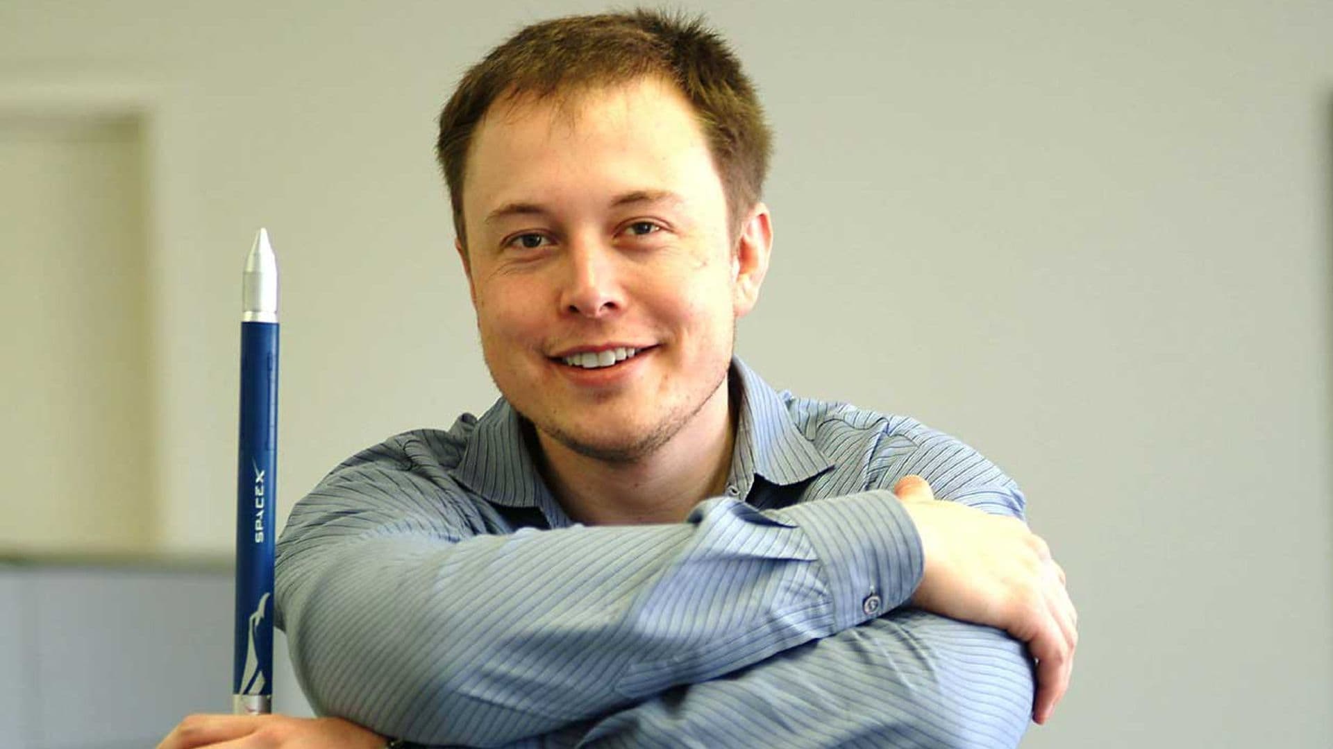 Nuevo frente abierto para Elon Musk: su primera novia subasta fotos del romance nunca antes vistas