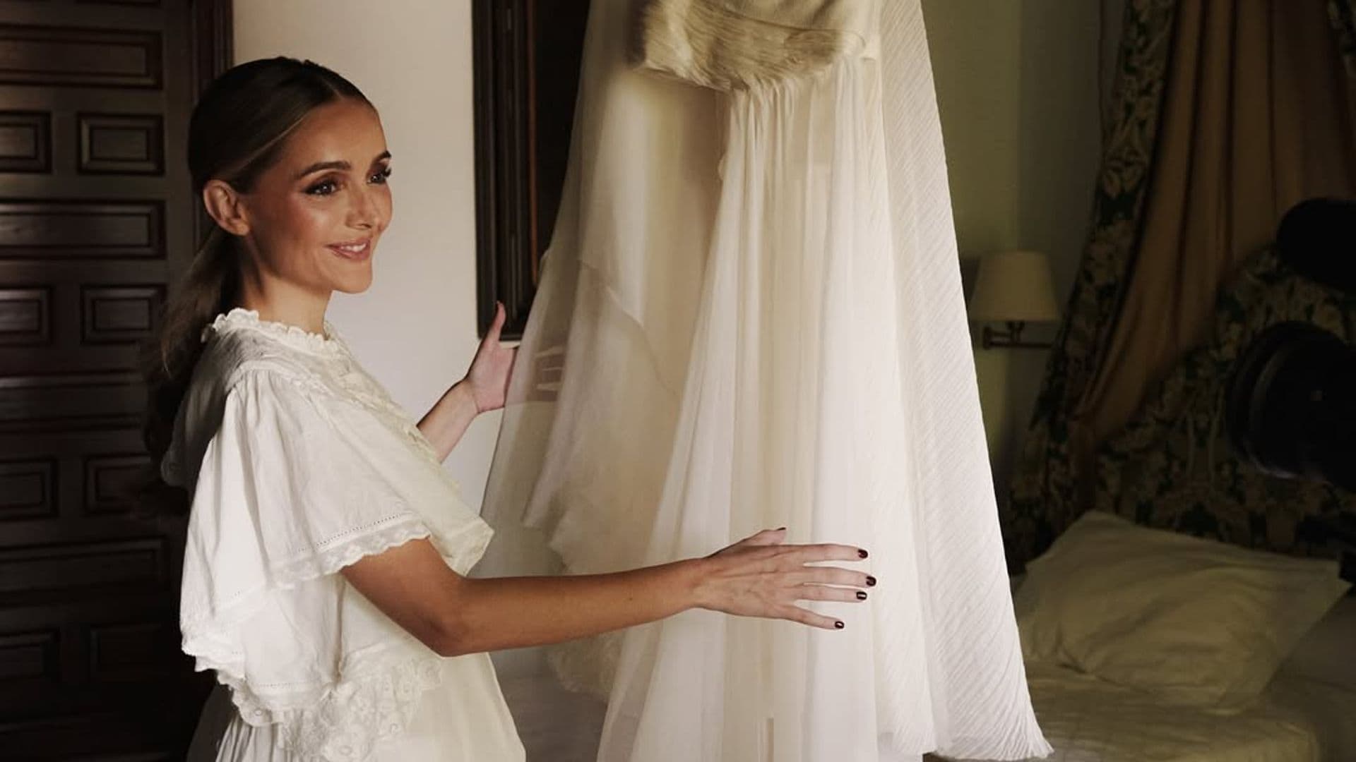 Blusas especiales, dos piezas y camisones-joya de Zara: la alternativa a la bata que buscan hoy las novias en sus preparativos