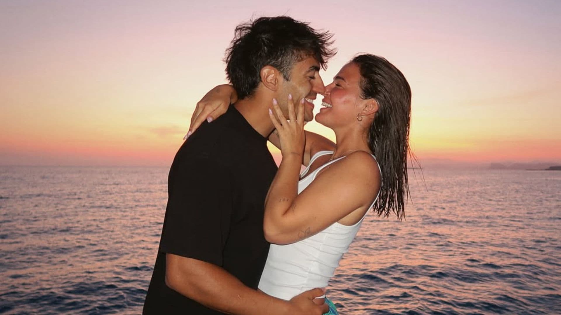 Laura Escanes y Joan Verdú, enamorados en Ibiza: así ha sido su primera escapada juntos