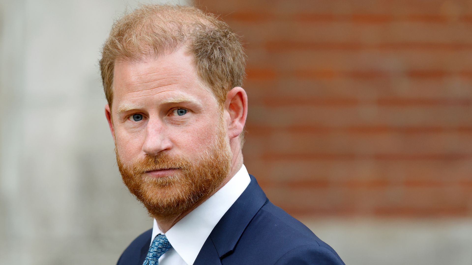 Príncipe Harry busca 'reconciliación' con la familia real y revela que el rey Carlos no le habla