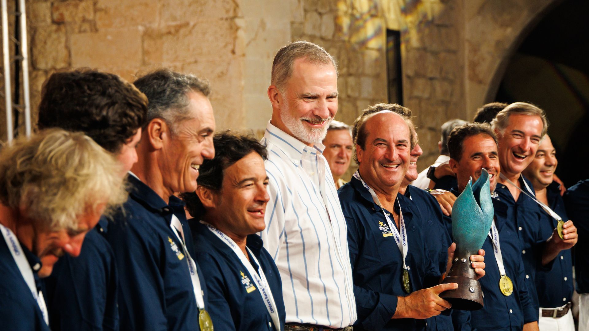 El Rey Felipe VI entrega los trofeos a los vencedores de la 43 Copa del Rey MAPFRE