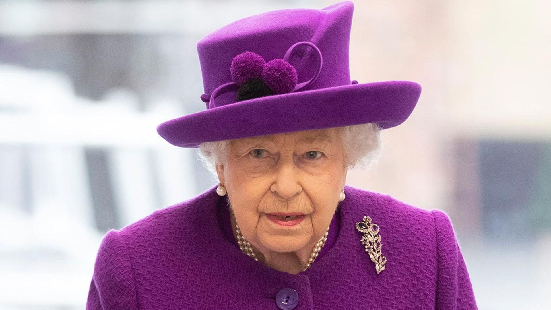Isabel II cambia su agenda por el COVID-19 y apela a la unión de los ciudadanos