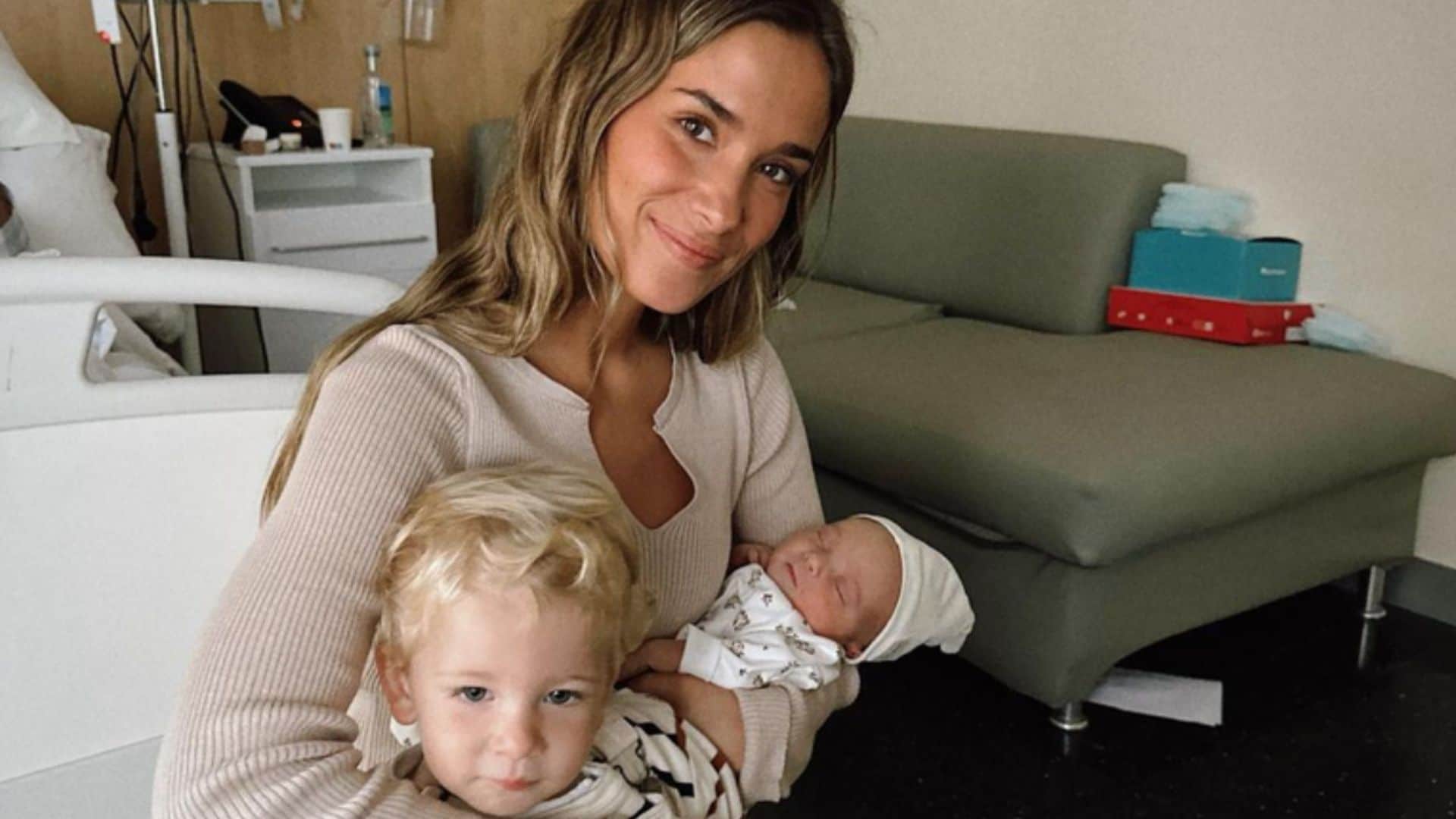 El hijo mayor de María Pombo, de 2 añitos, 'pillado' por su madre queriendo ser el bebé de la casa