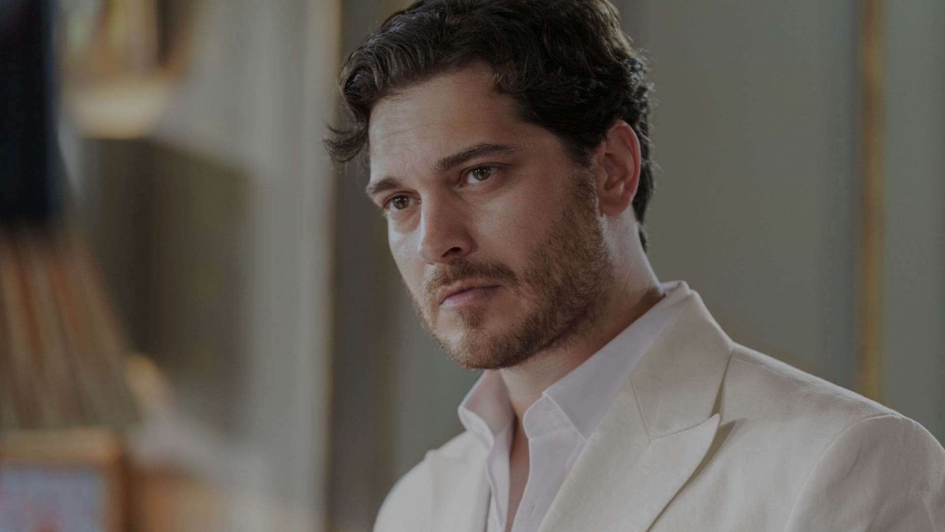 El lado más personal de Çagatay Ulusoy, el actor turco que está cautivando al público con 'El Sastre' de Netflix