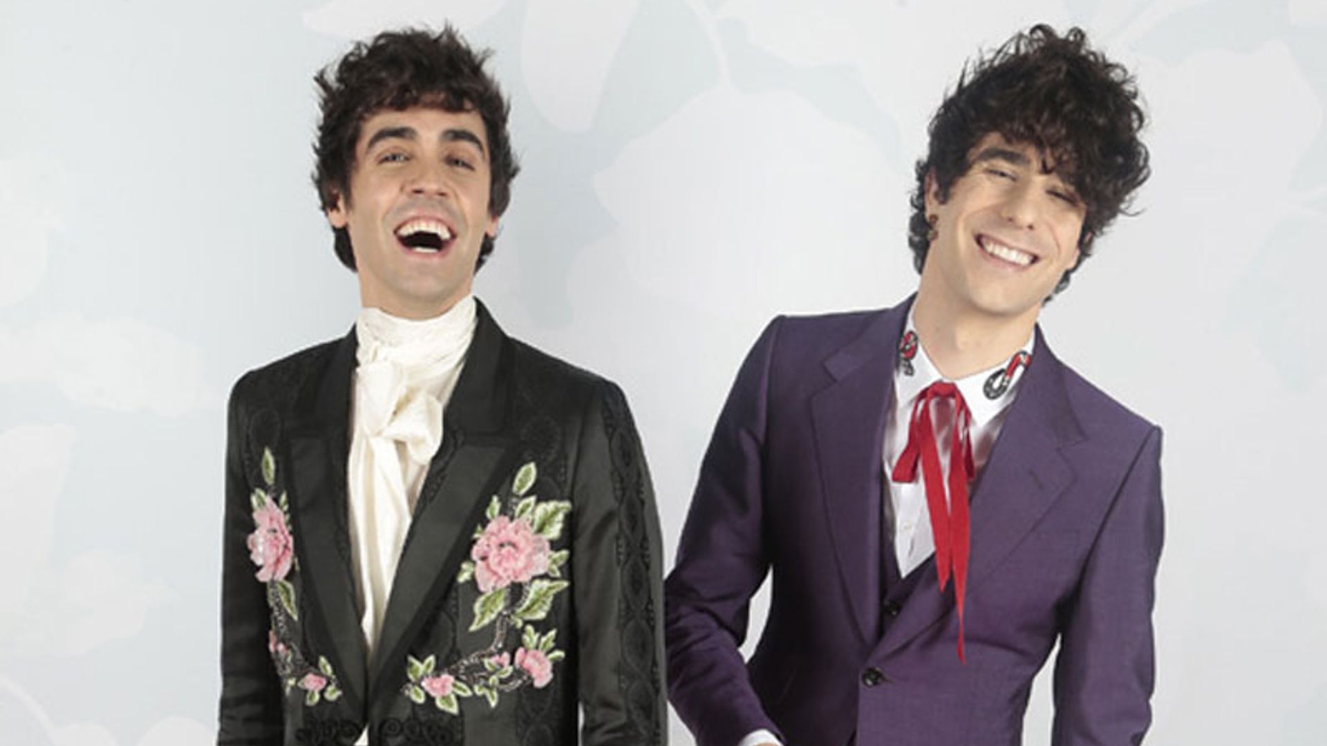 Nerviosos y emocionados, pero Los Javis no pierden el humor: '¿Estamos en directo en ¡HOLA!? ¡Hola!'