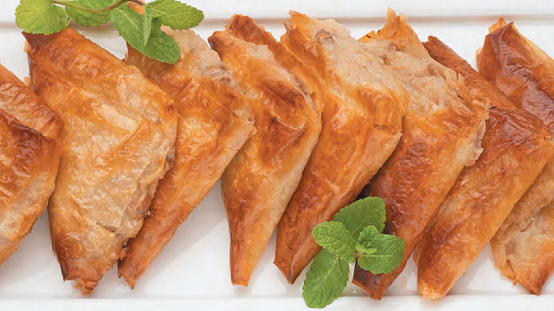 Pasta filo rellena de pera y nueces