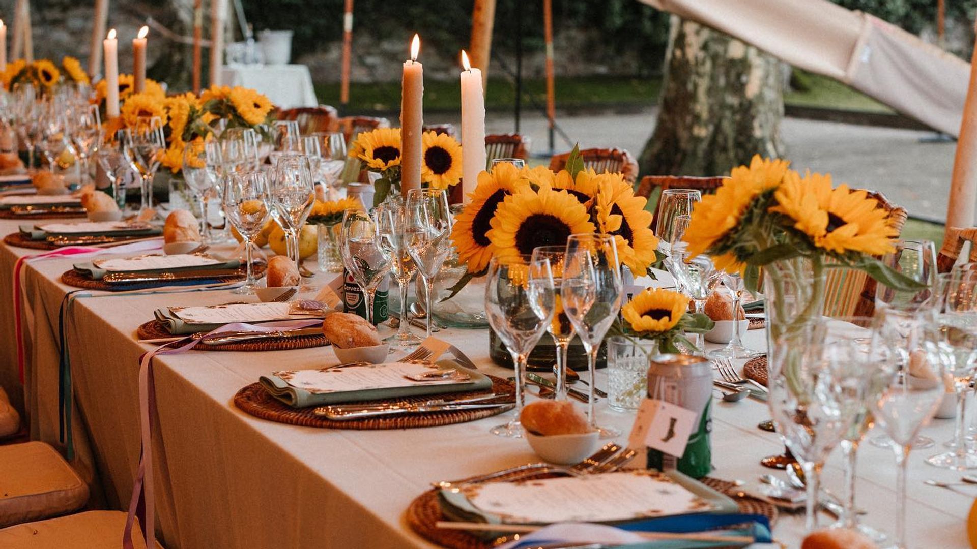 Los girasoles son para el verano: la tendencia floral que ilumina ramos y decoraciones de bodas