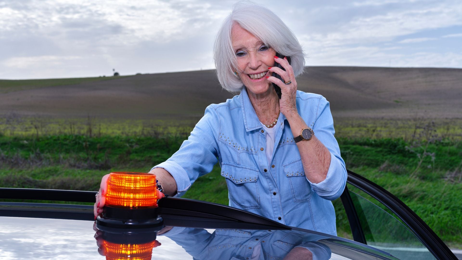 Las V16 conectadas envían la ubicación del vehículo a la plataforma DGT 3.0 en caso de emergencia