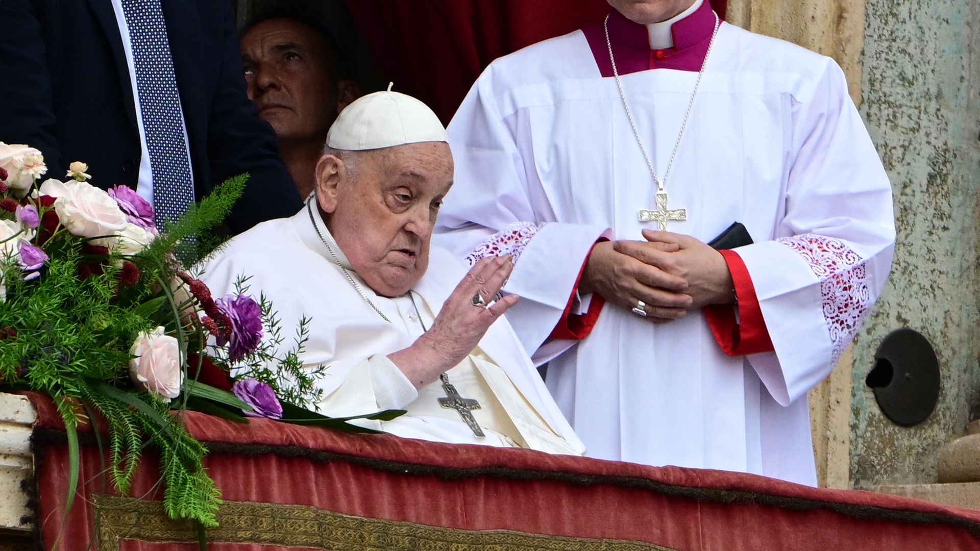 El papa Francisco reaparece para impartir la bendición 'Urbi et Orbi'
