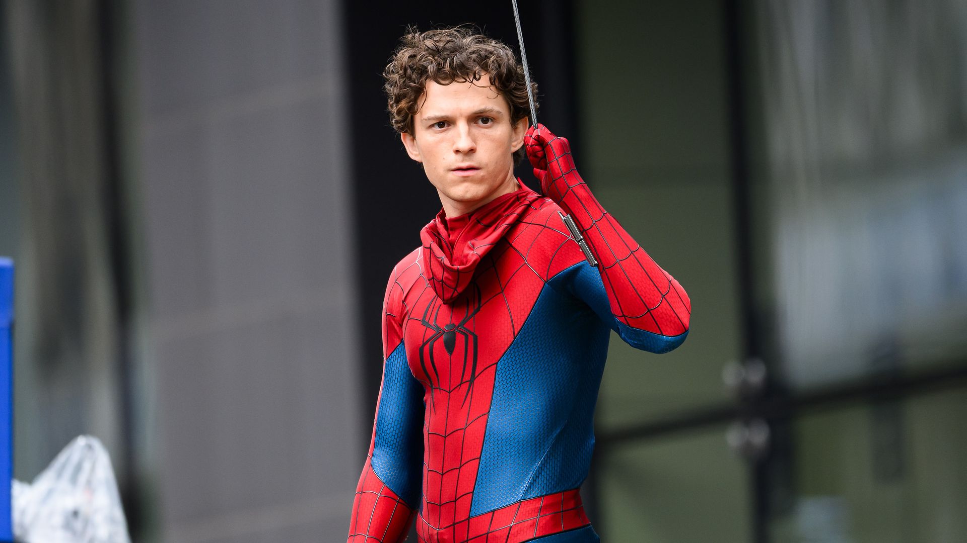 Tom Holland en el set de grabación de 'Spider-Man: Brand New Day' en Glasgow, Scotland. 