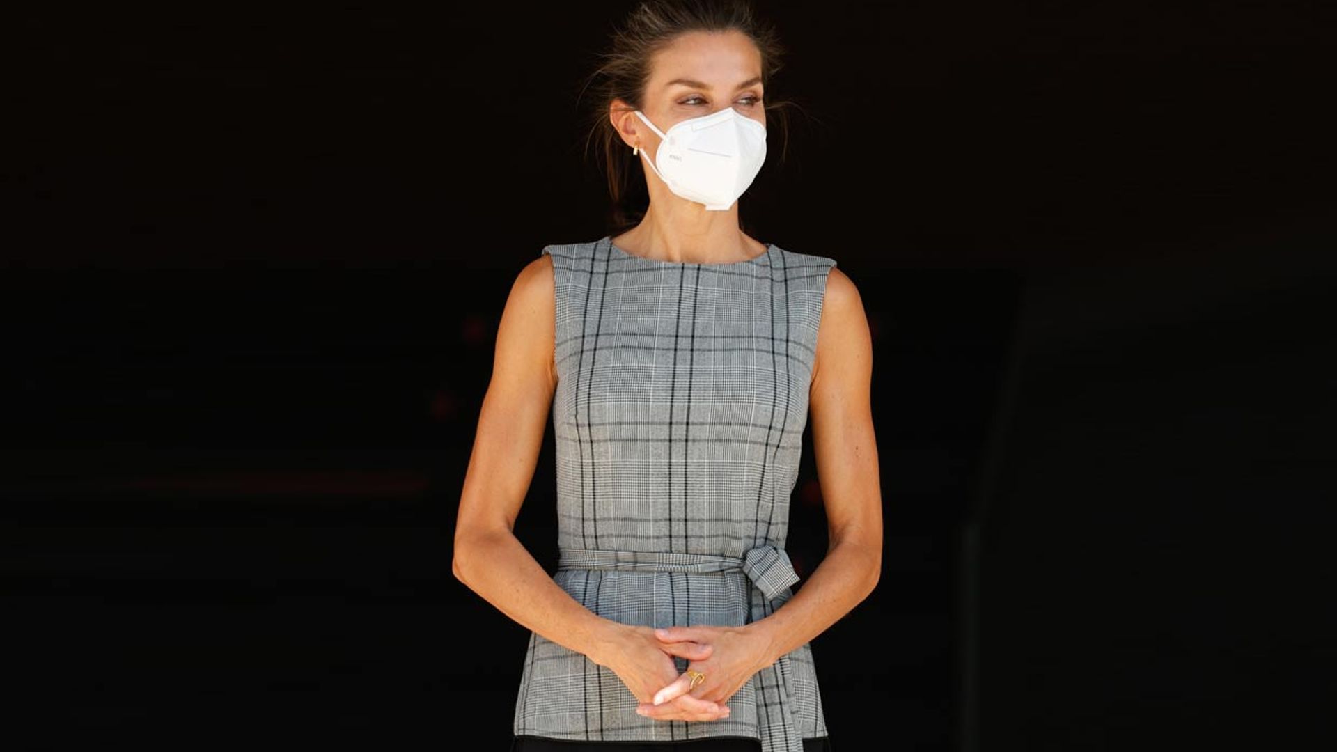 El nuevo estilo de la Reina conquista a la prensa internacional: 'Lleva la moda casual a otro nivel'