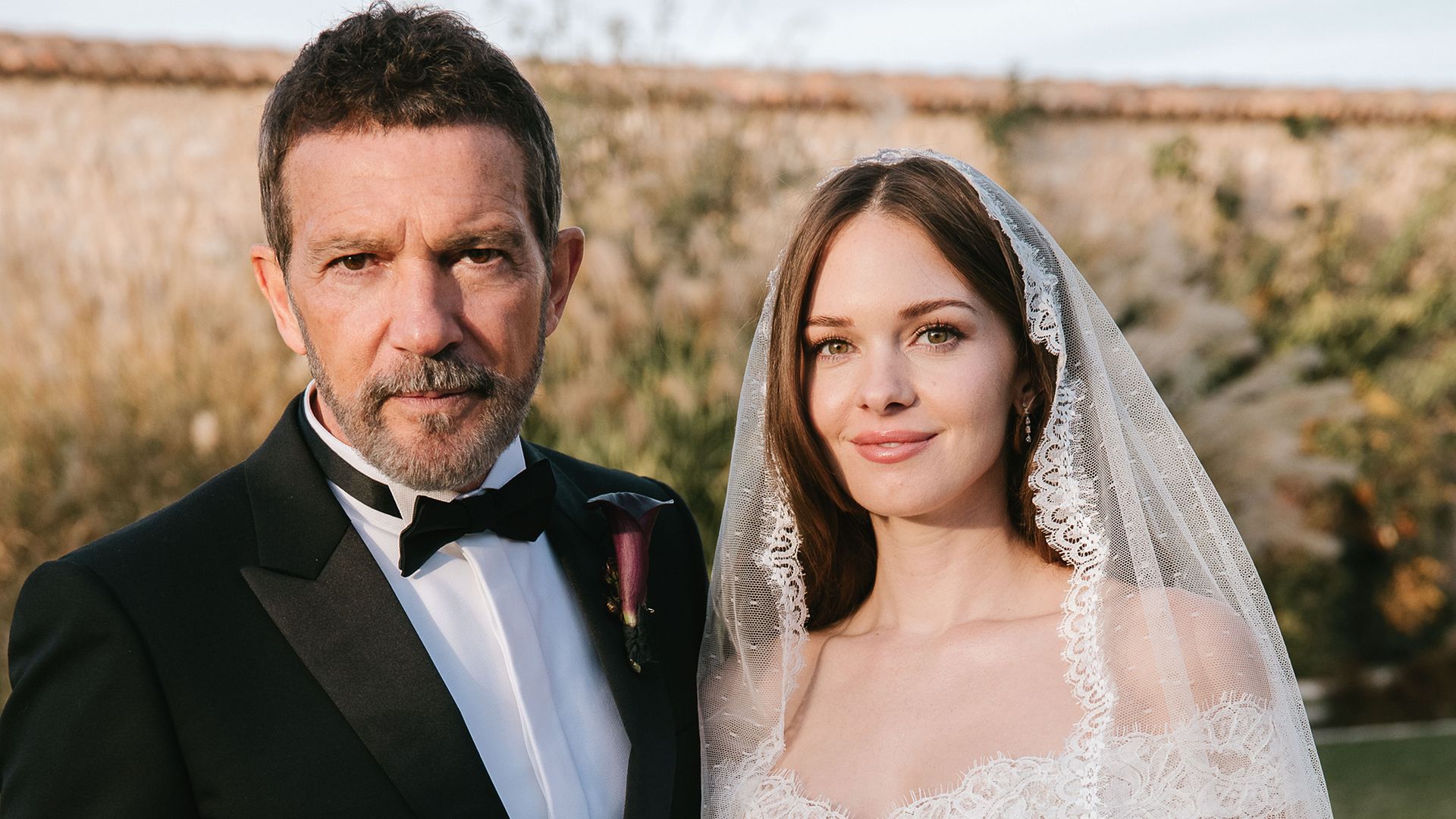 Antonio Banderas, confesiones de un padrino emocionado tras la boda de su hija: "Me vi muy recto al principio, para no tropezar"