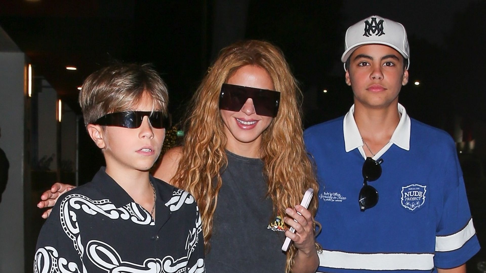 Shakira fue fotografiada a la salida del restaurante Matsuhisa, en Beverly Hills, tras compartir una cena con sus hijos, Milan y Sasha, el pasado 18 de junio.