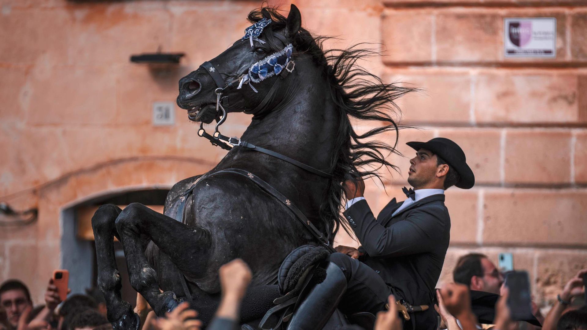 Adrenalina y tradición centenaria, en la espectacular fiesta de los caballos de Menorca