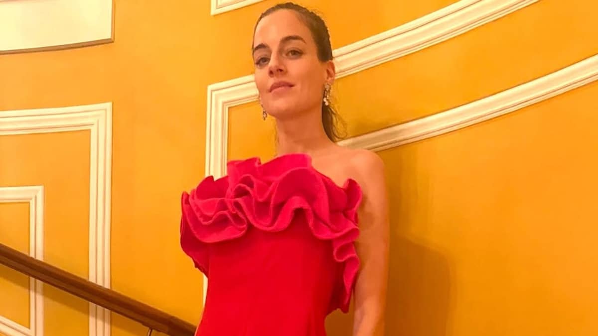La princesa Cleo Oettingen, de fiesta con un vestido gallego de escote desmontable y el reloj de 30.000 euros de Victoria Beckham