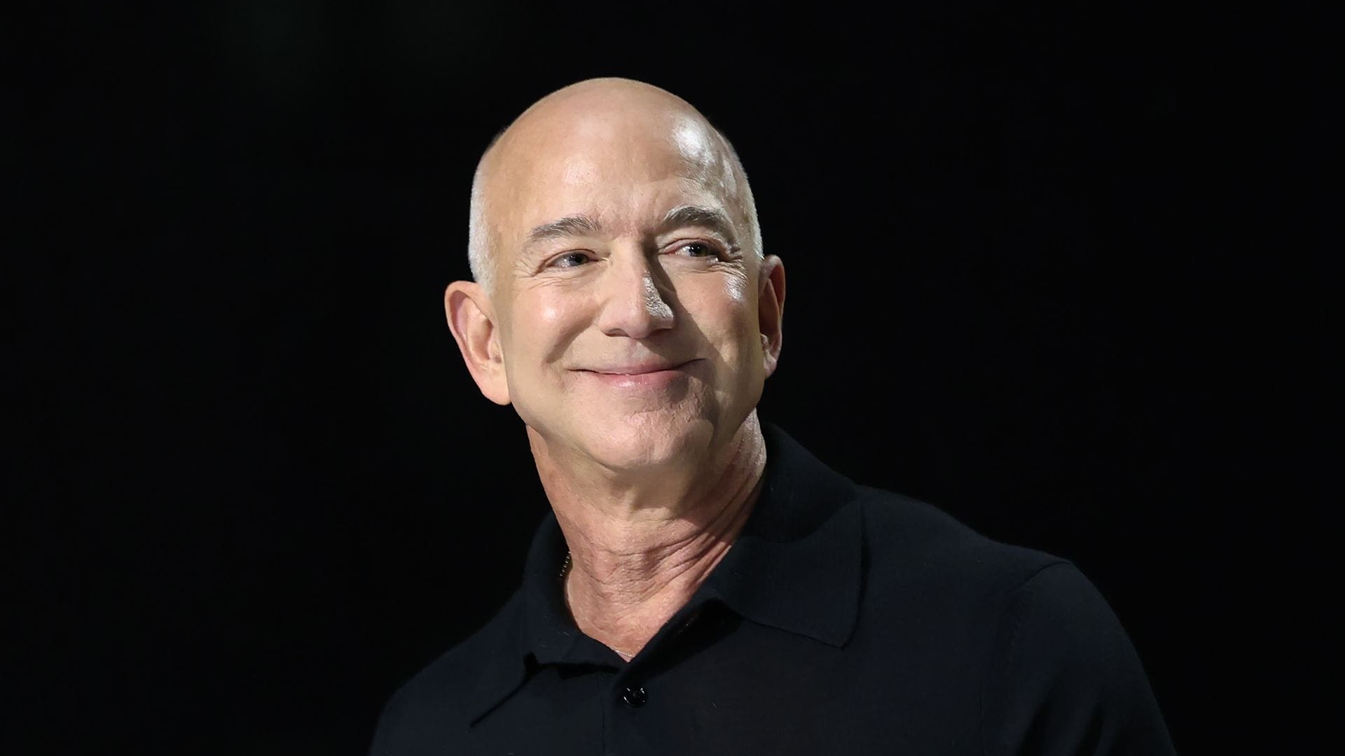 Qué hacía Bezos antes de fundar Amazon y convertirse en una de las grandes fortunas del planeta
