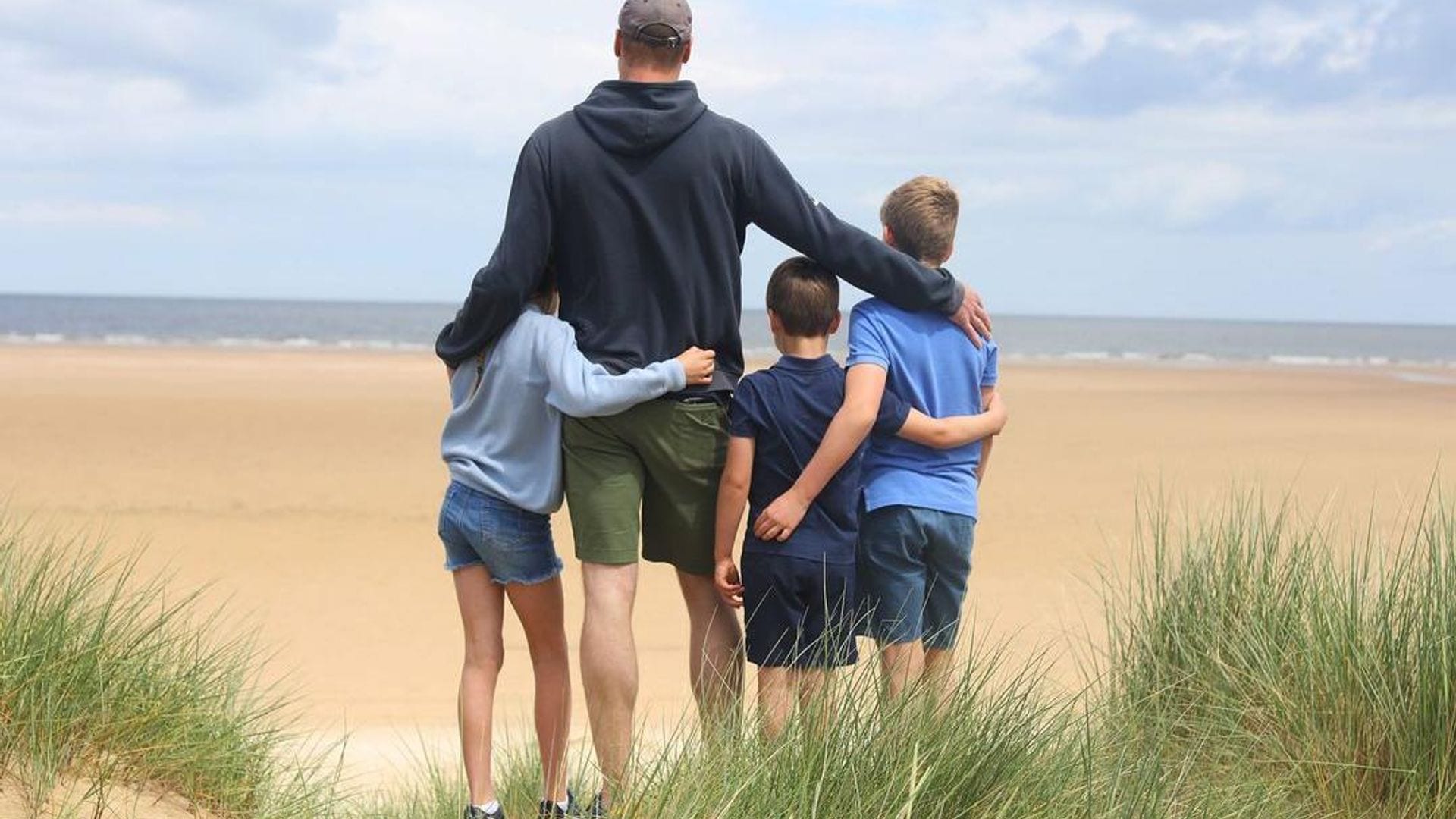 El nuevo retrato del Príncipe William y sus hijos, tomado por Kate Middleton, con el que han celebrado el Día del Padre