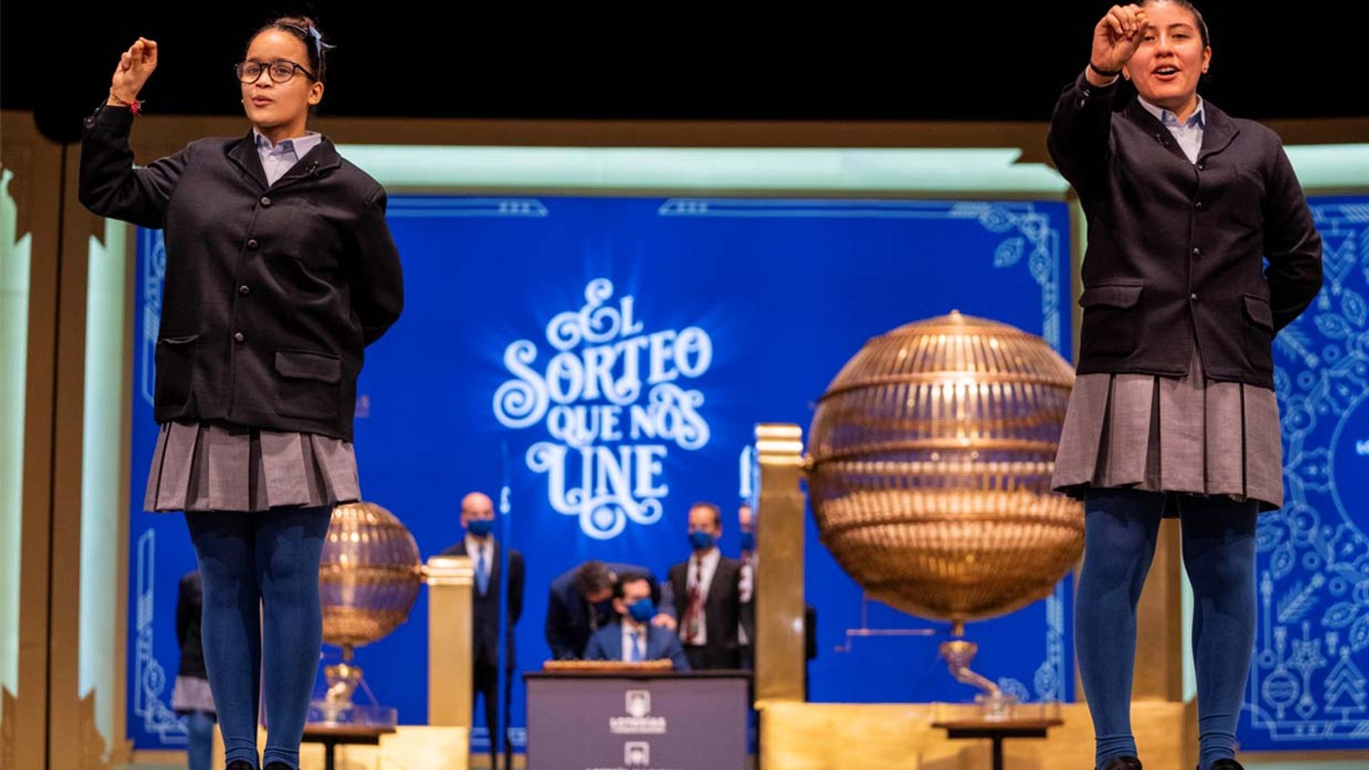 La emocionante reacción de las niñas que cantaron el Gordo en el sorteo de la Lotería de Navidad