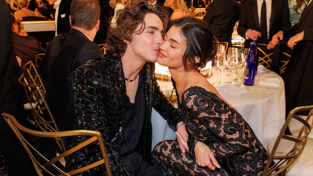 Timothée Chalamet y Kylie Jenner aparecieron por primera vez juntos en un evento público en enero del 2024, durante los Golden Globes en Los Ángeles