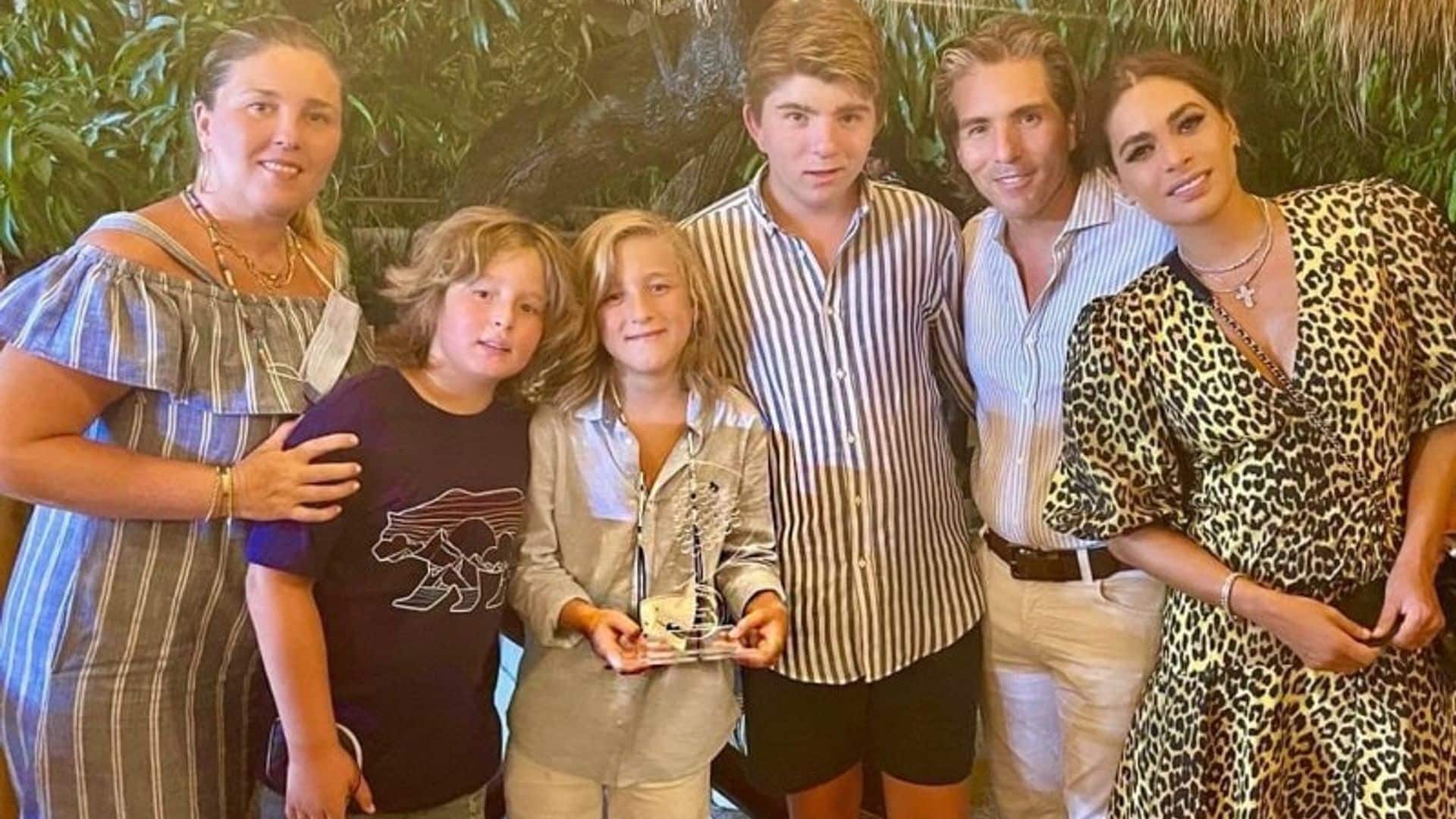 En familia, Galilea Montijo celebra el reciente triunfo de Claudio, uno de los hijos de su marido