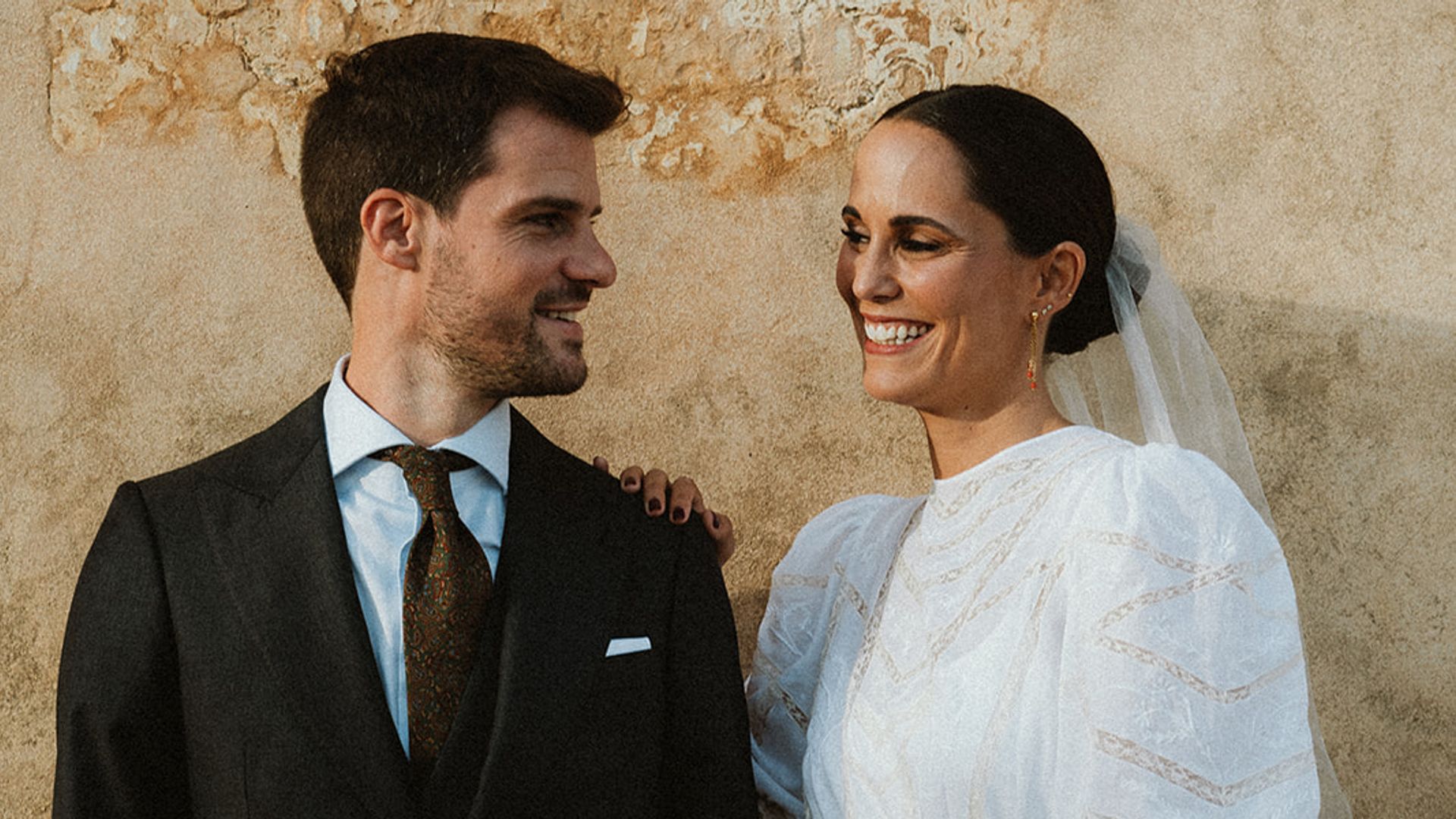 Irene, la novia del vestido antiguo y mangas abullonadas que se casó en Sevilla