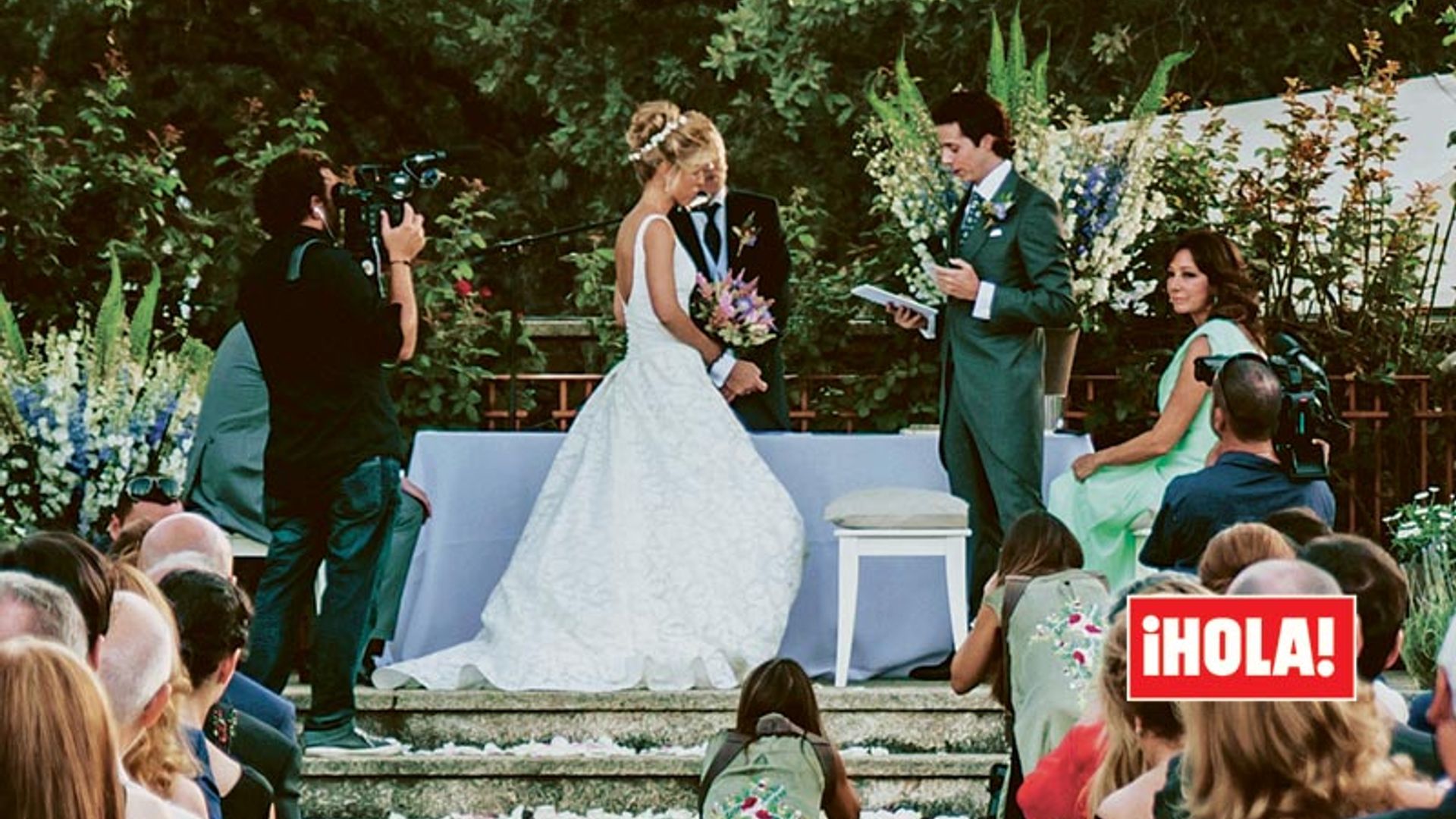 Los detalles de la emotiva boda del hijo de Ana Rosa Quintana en ¡HOLA!