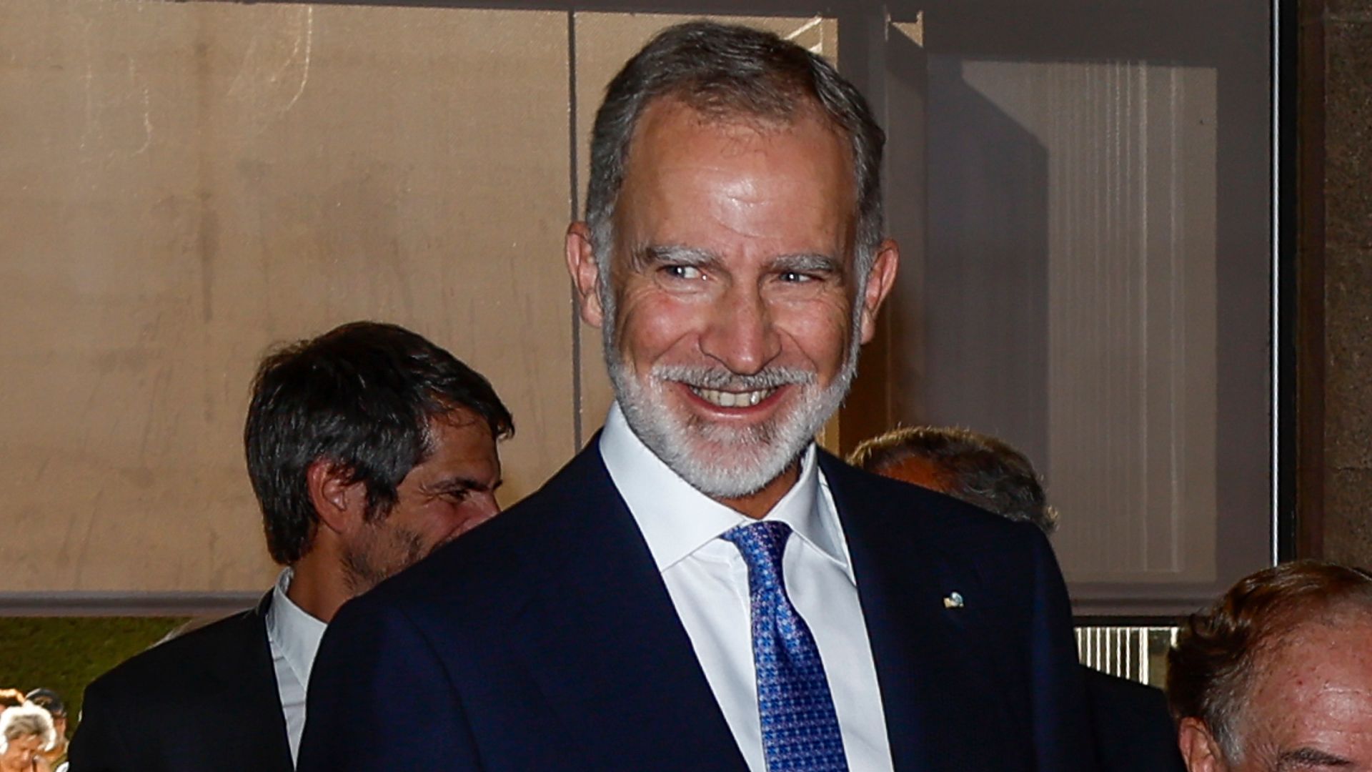 ​​​​​​​El rey Felipe, sin doña Letizia, inaugura la temporada del Teatro Real rodeado de personalidades: todos los detalles y las imágenes