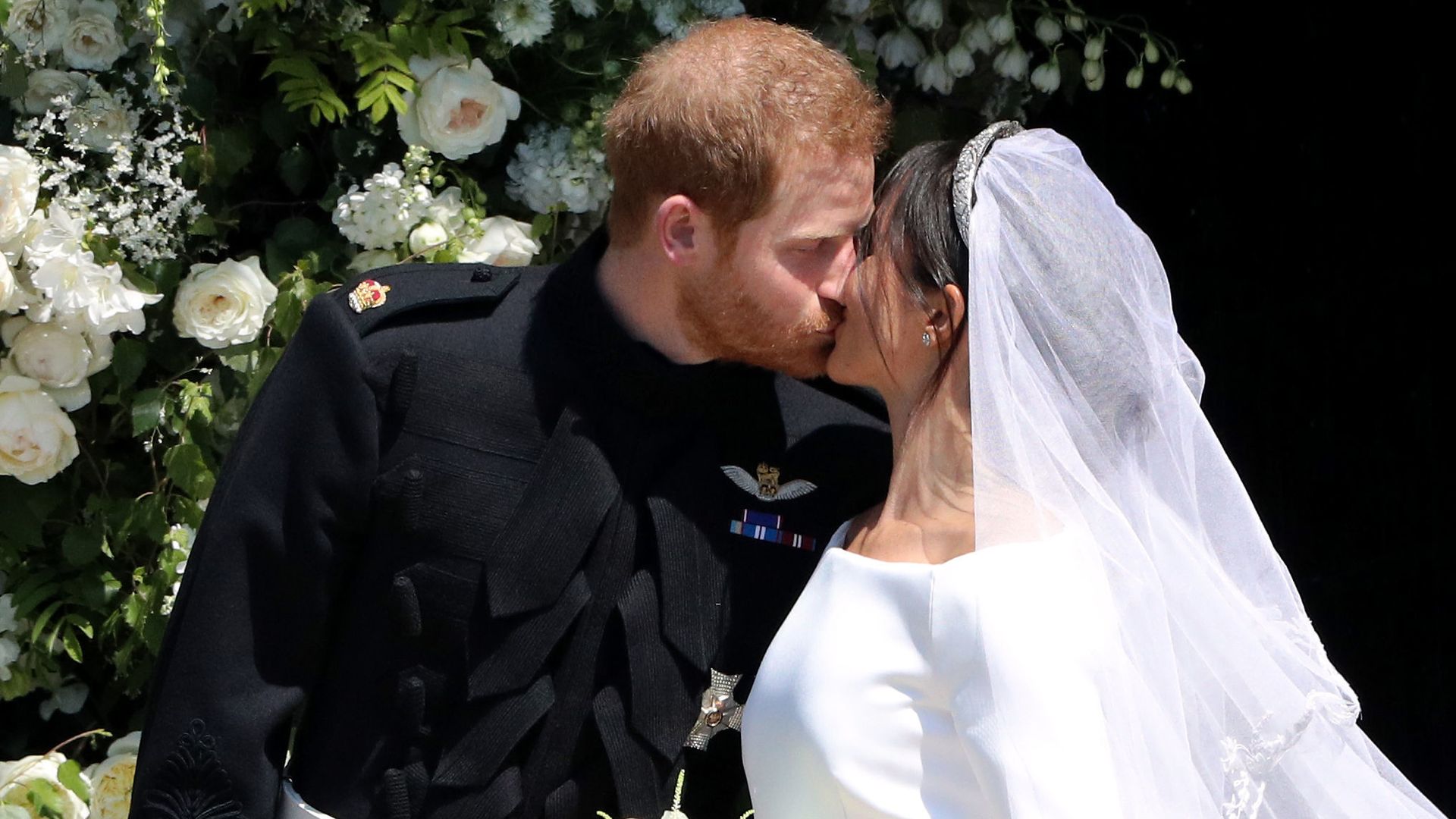 Imágenes inolvidables de las novias ‘royals’ a la salida de la iglesia