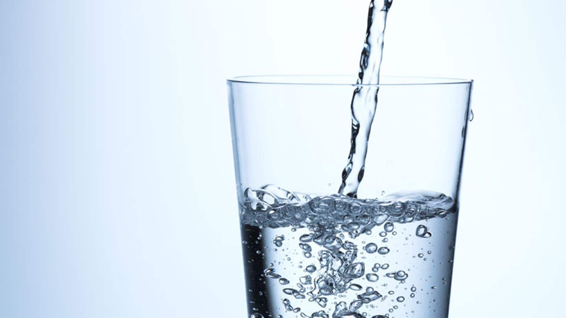 Agua mineral o del grifo: ¿cuál es más saludable?