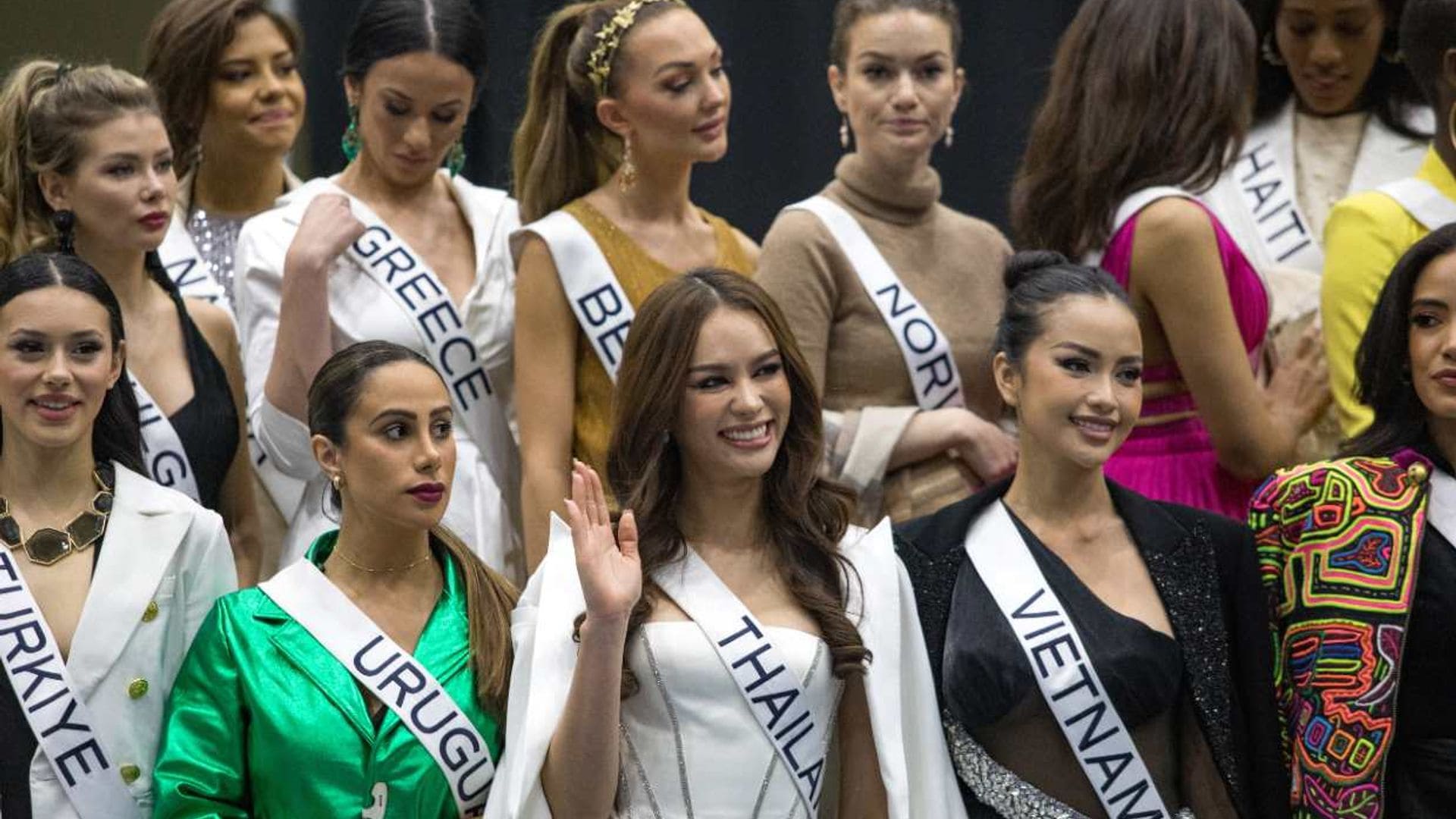 Renuncian dos candidatas a Miss Universo a pocos días de la final del certamen