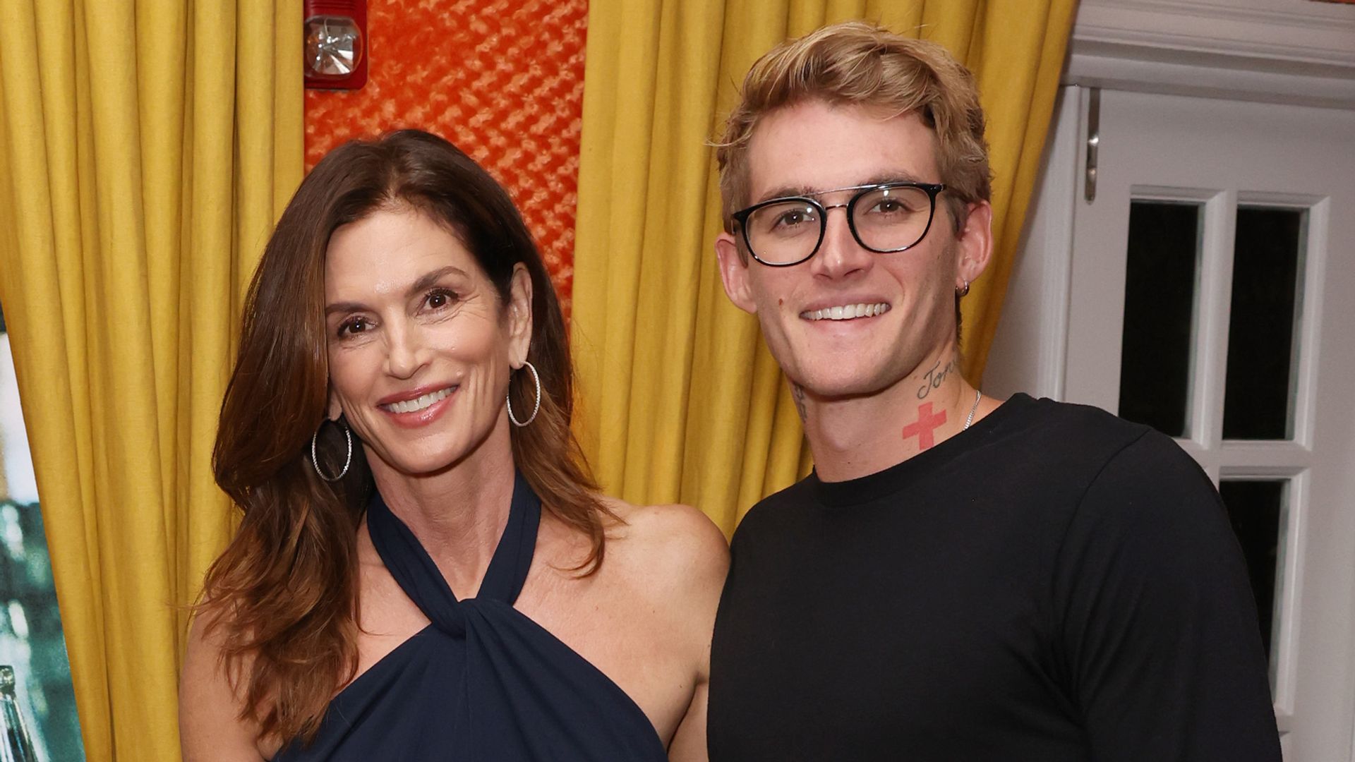 Cindy Crawford permaneció al lado de su hijo Presley durante sus momentos más difíciles