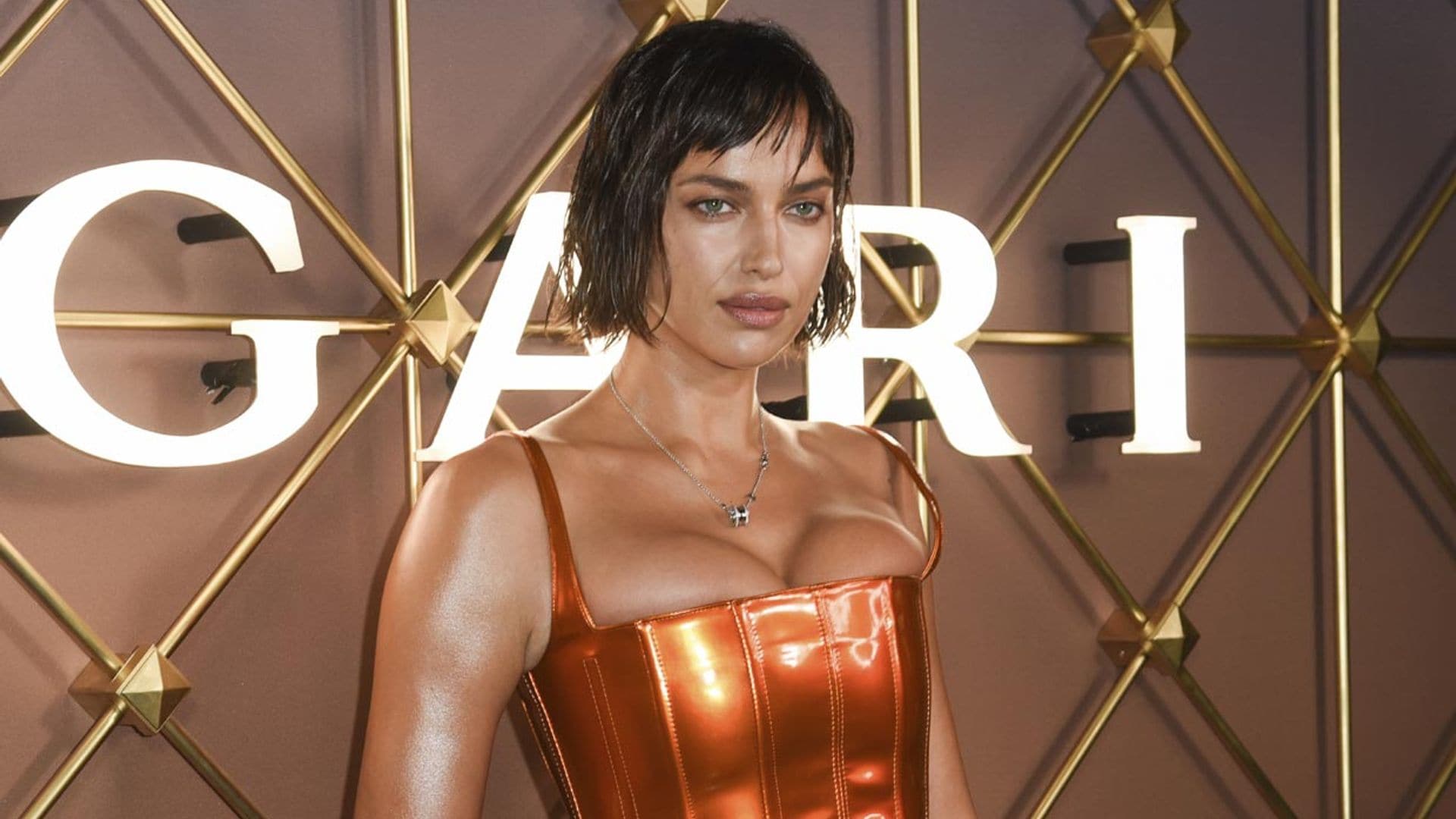Irina Shayk estrena el 'bob' que recuerda a su época con Bradley Cooper