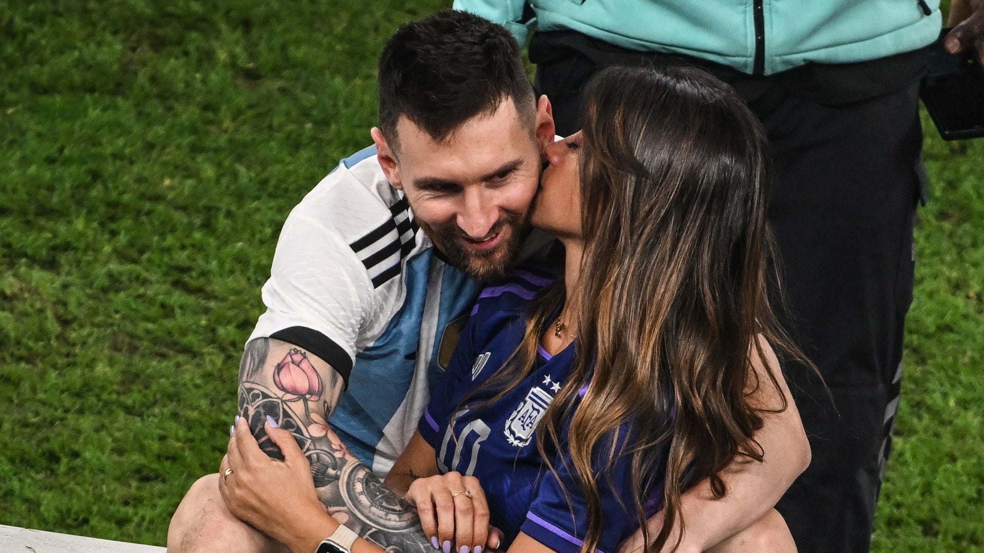 Lionel Messi y Antonela Roccuzzo tras un juego en Francia, en 2022.