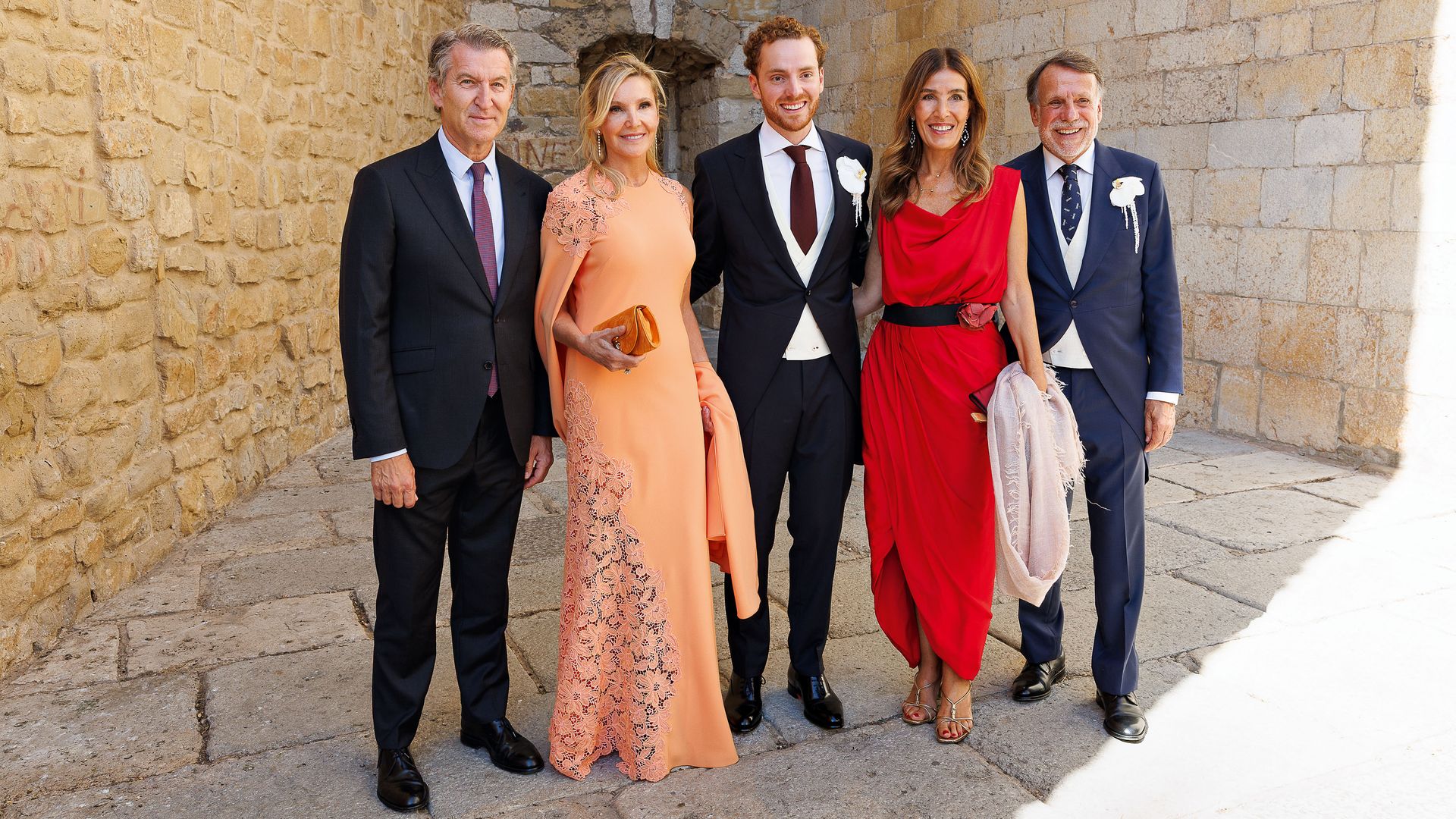 En la imagen, Guillermo y sus padres con Alberto Núñez Feijóo y Eva Cárdenas