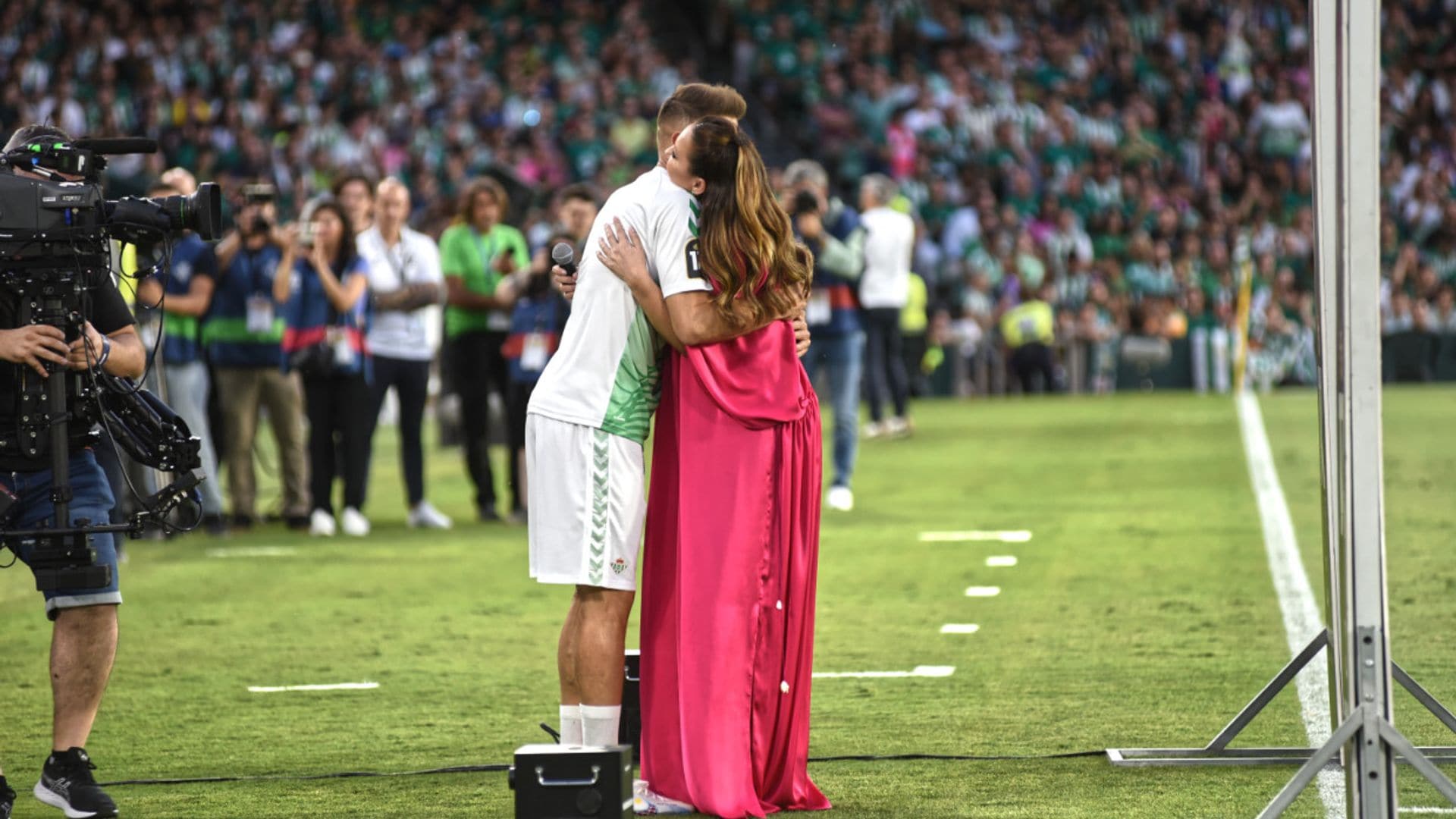 Niña Pastori, Eva González y Alejandro Sanz se unen en un emocionante homenaje a Joaquín que se despide entre lágrimas