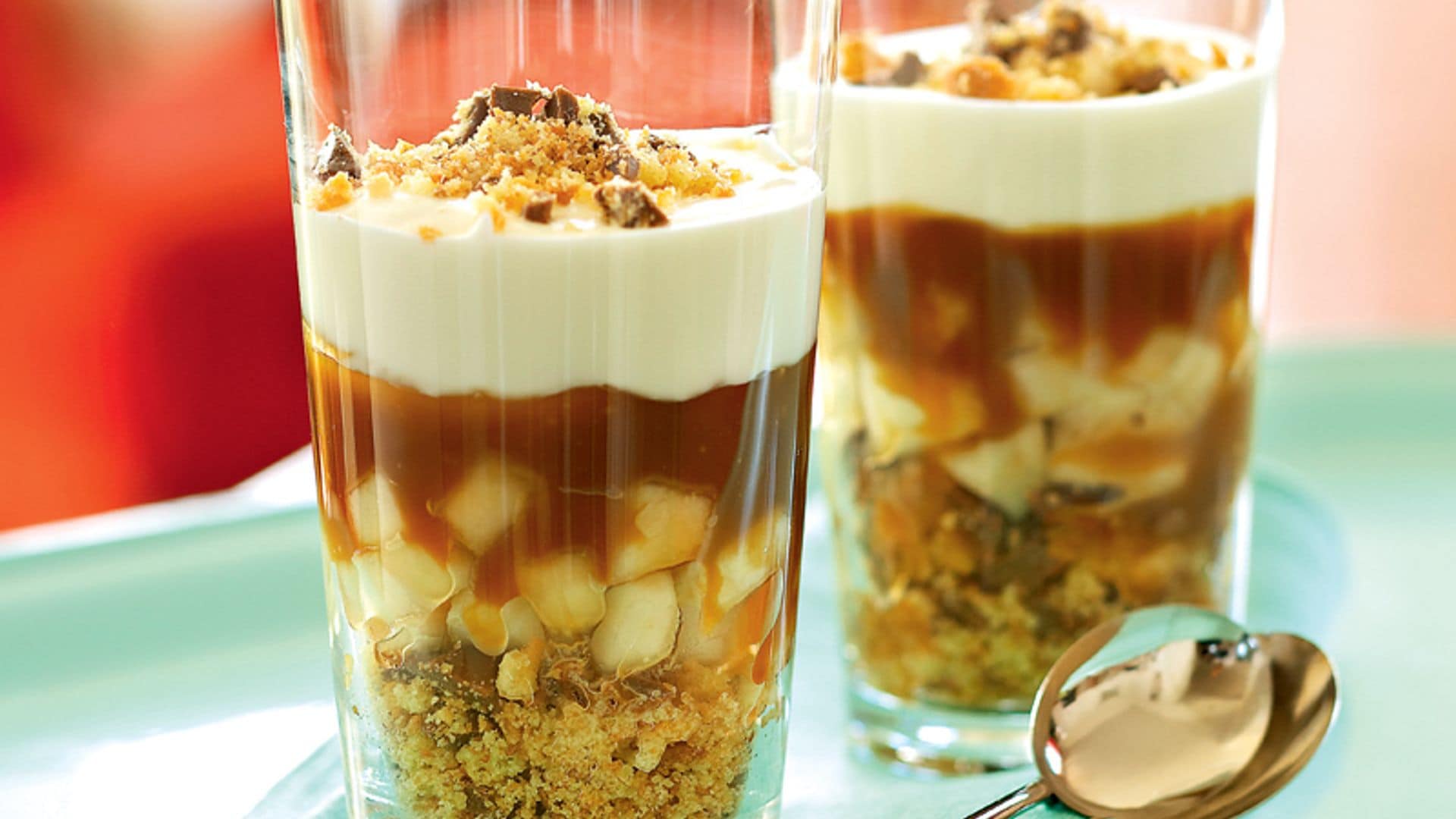 'Trifle' de peras, yogur y caramelo