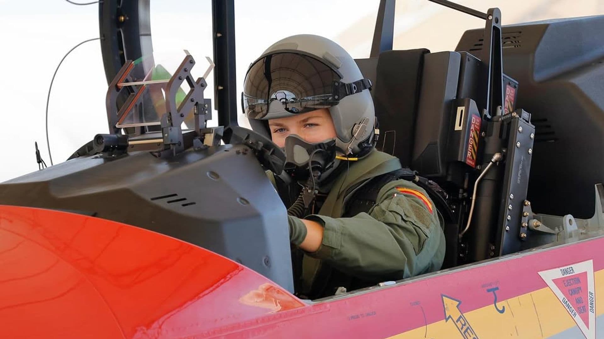 La princesa Leonor en su primer vuelo en solitario en la Academia del Aire en San Javier
