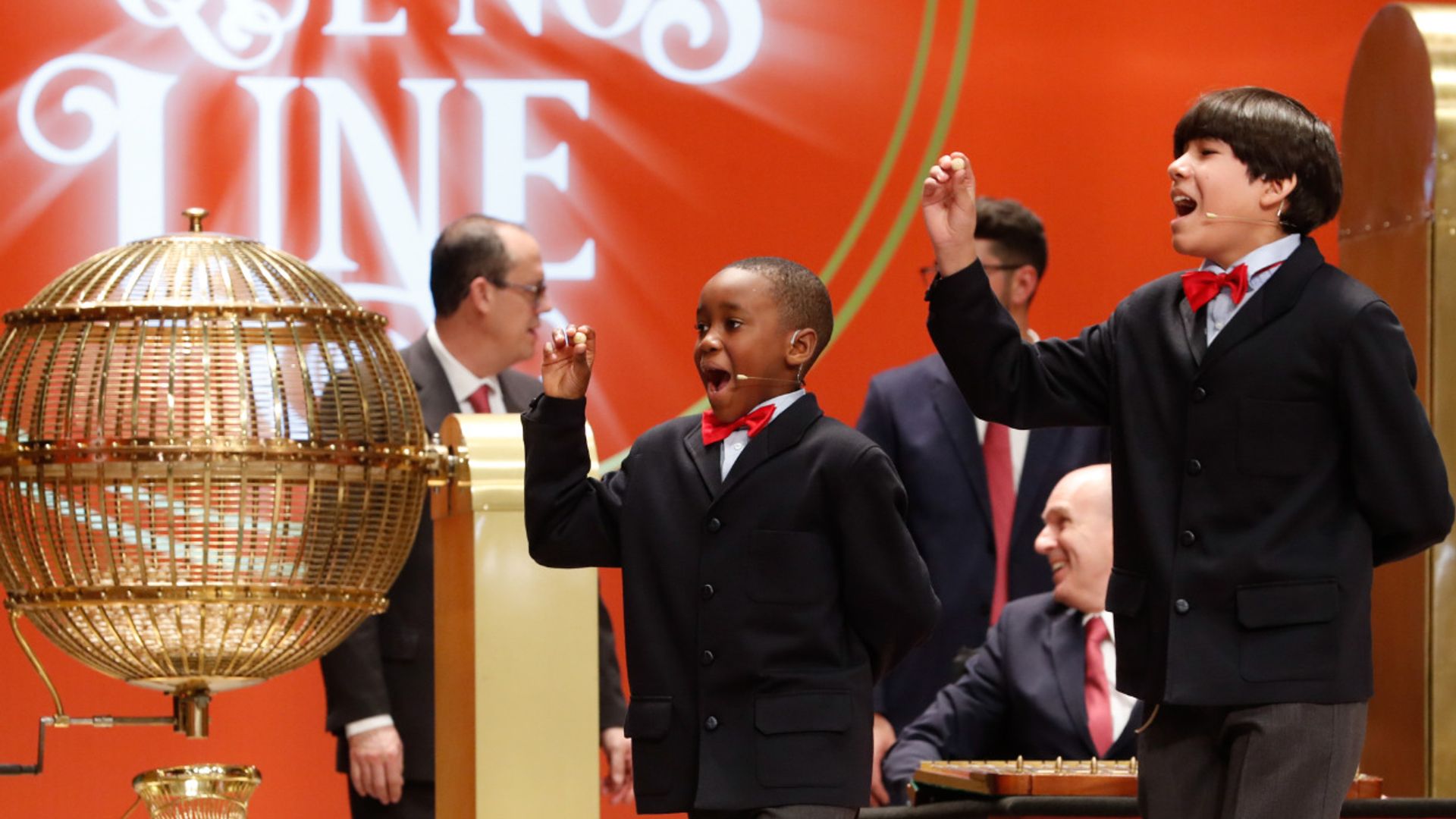Repasamos los mejores y más emotivos momentos del sorteo de la Lotería de Navidad: del 'te quiero' a la niña de los 'mil euros'