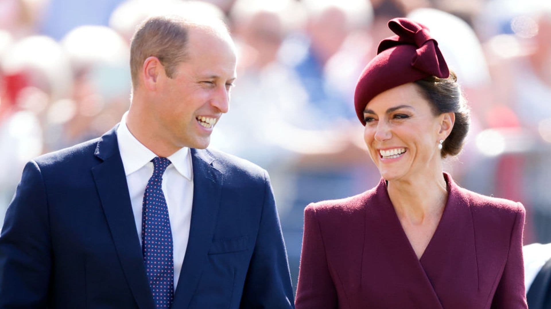 El príncipe William y Kate Middleton comparten una foto del miembro más tierno de su familia