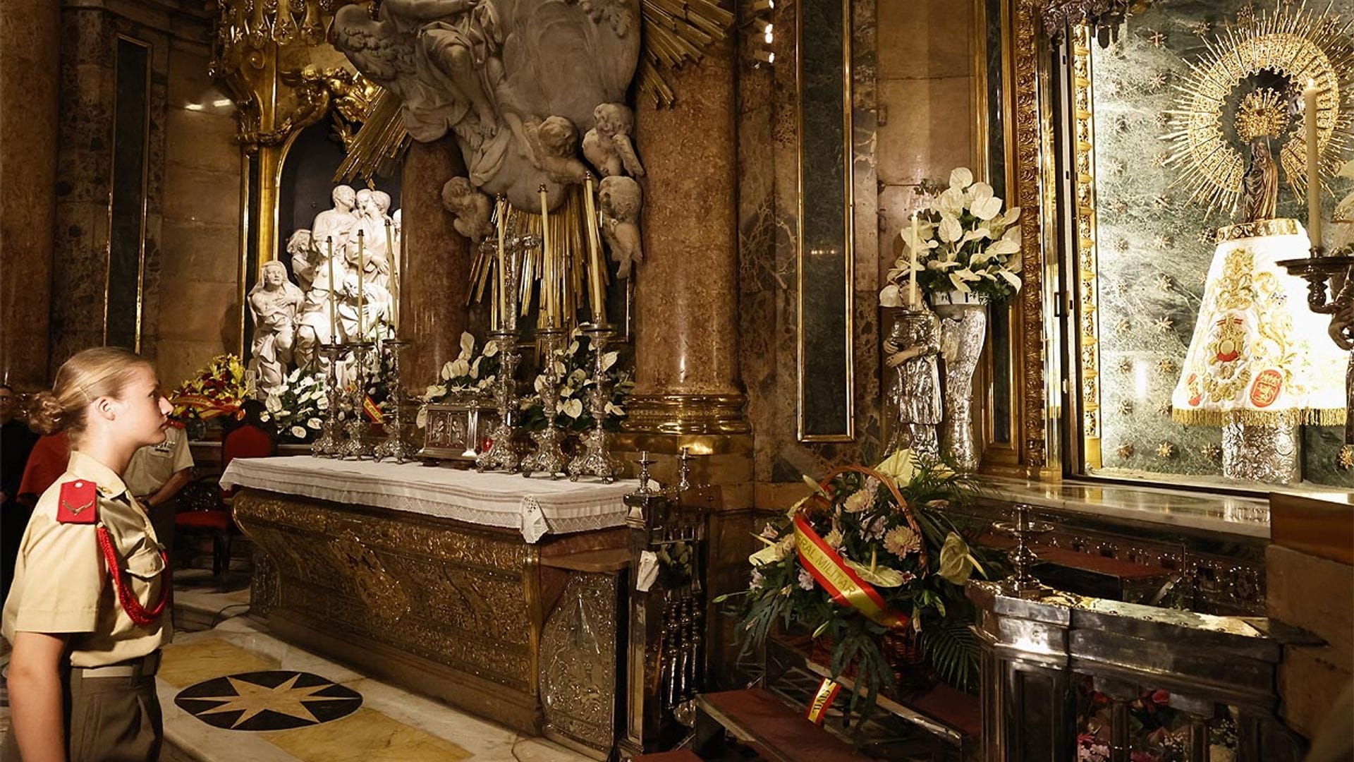 El emotivo momento en el que la princesa Leonor ha pedido protección a la Virgen del Pilar